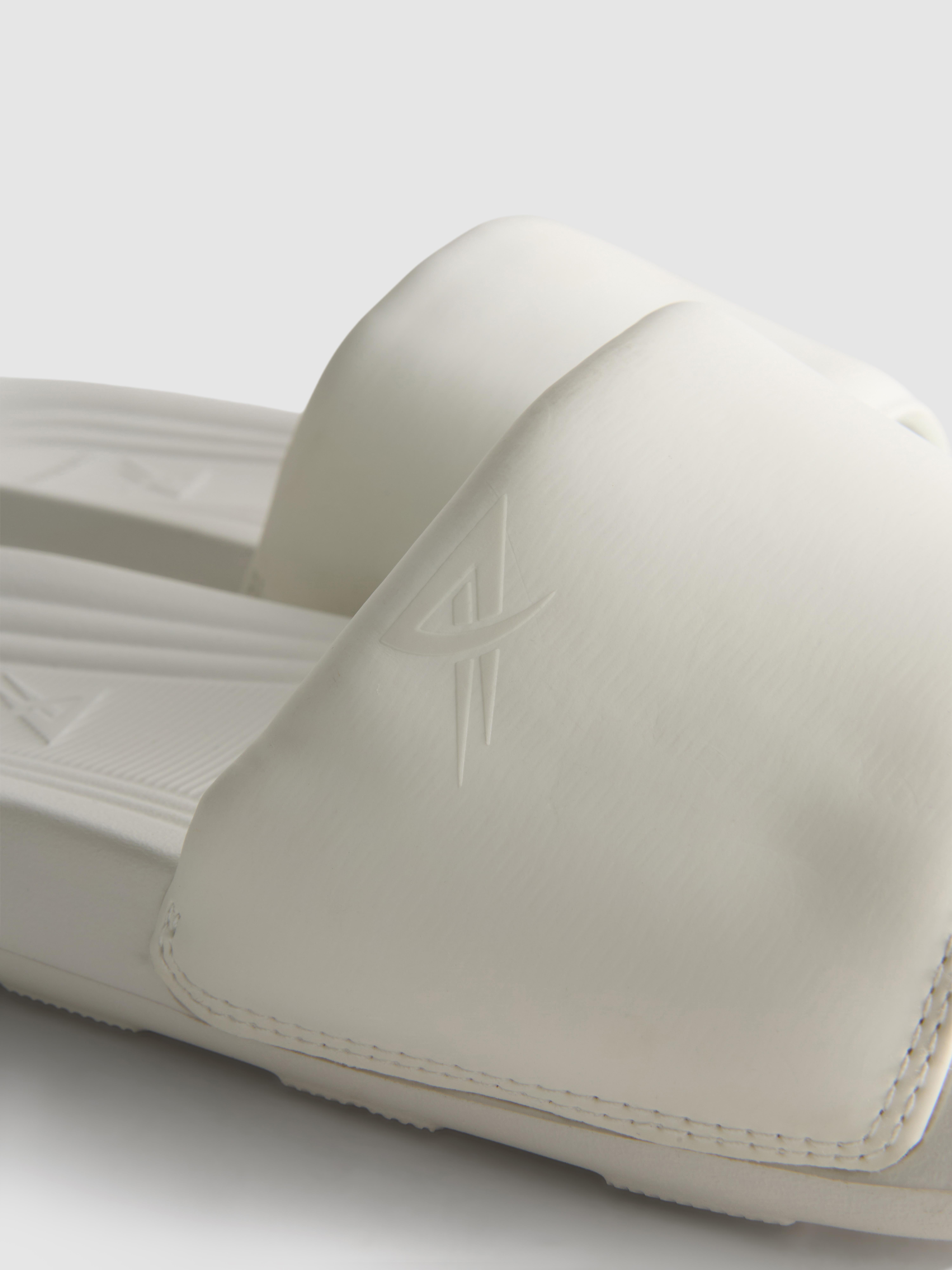 Aktívne voľnočasové šľapky