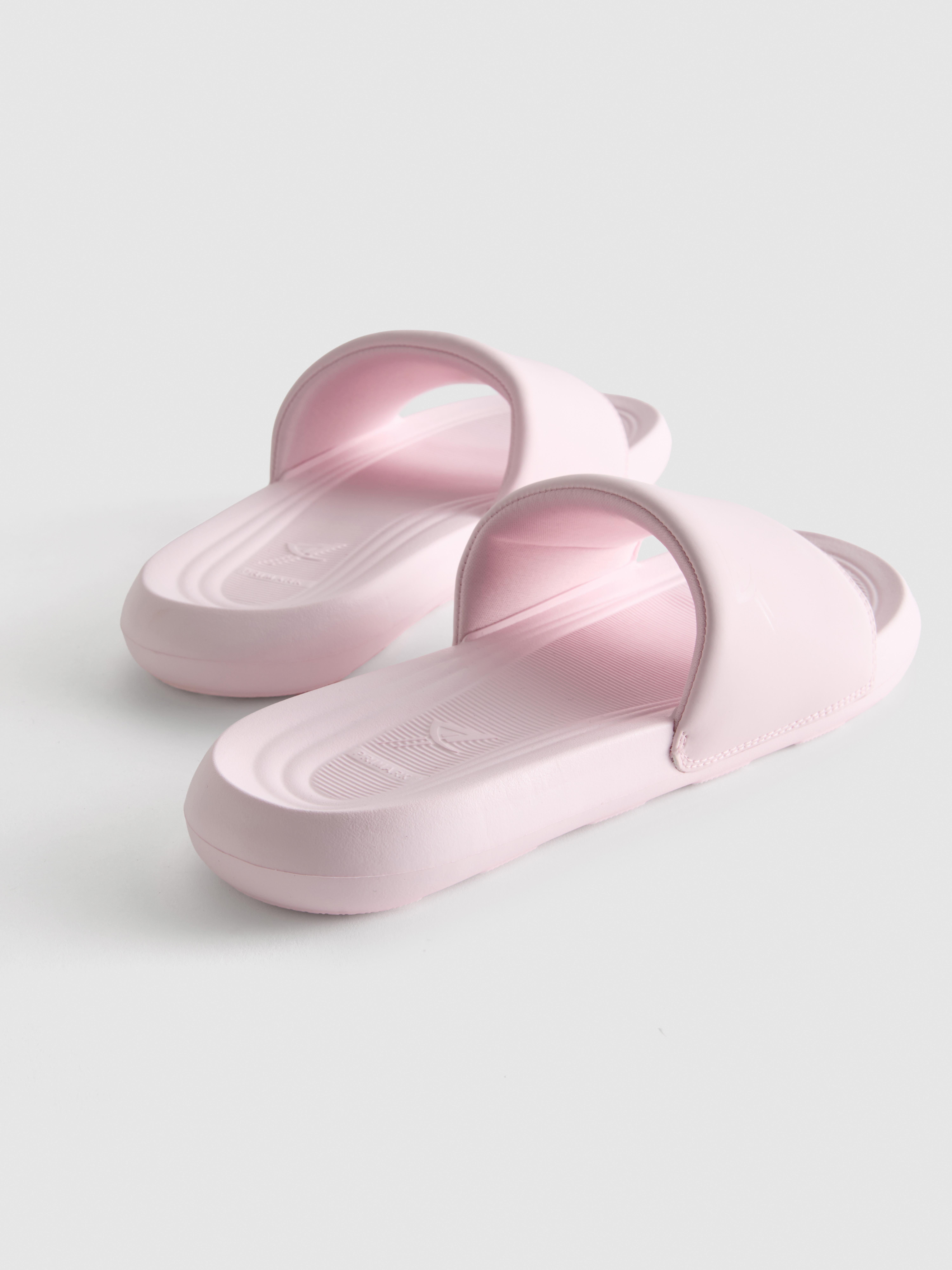 Chanclas deportivas informales