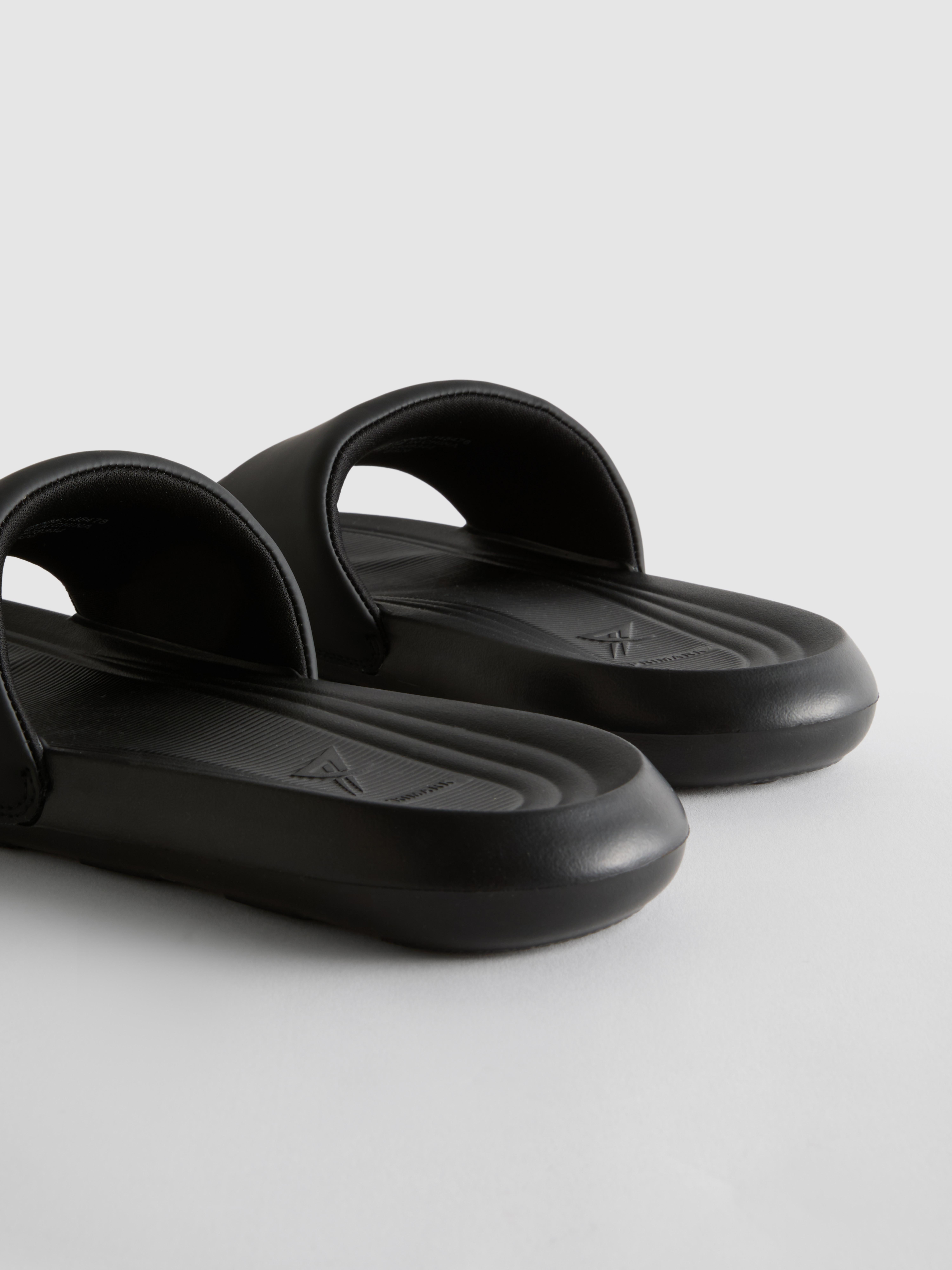 Chanclas deportivas informales