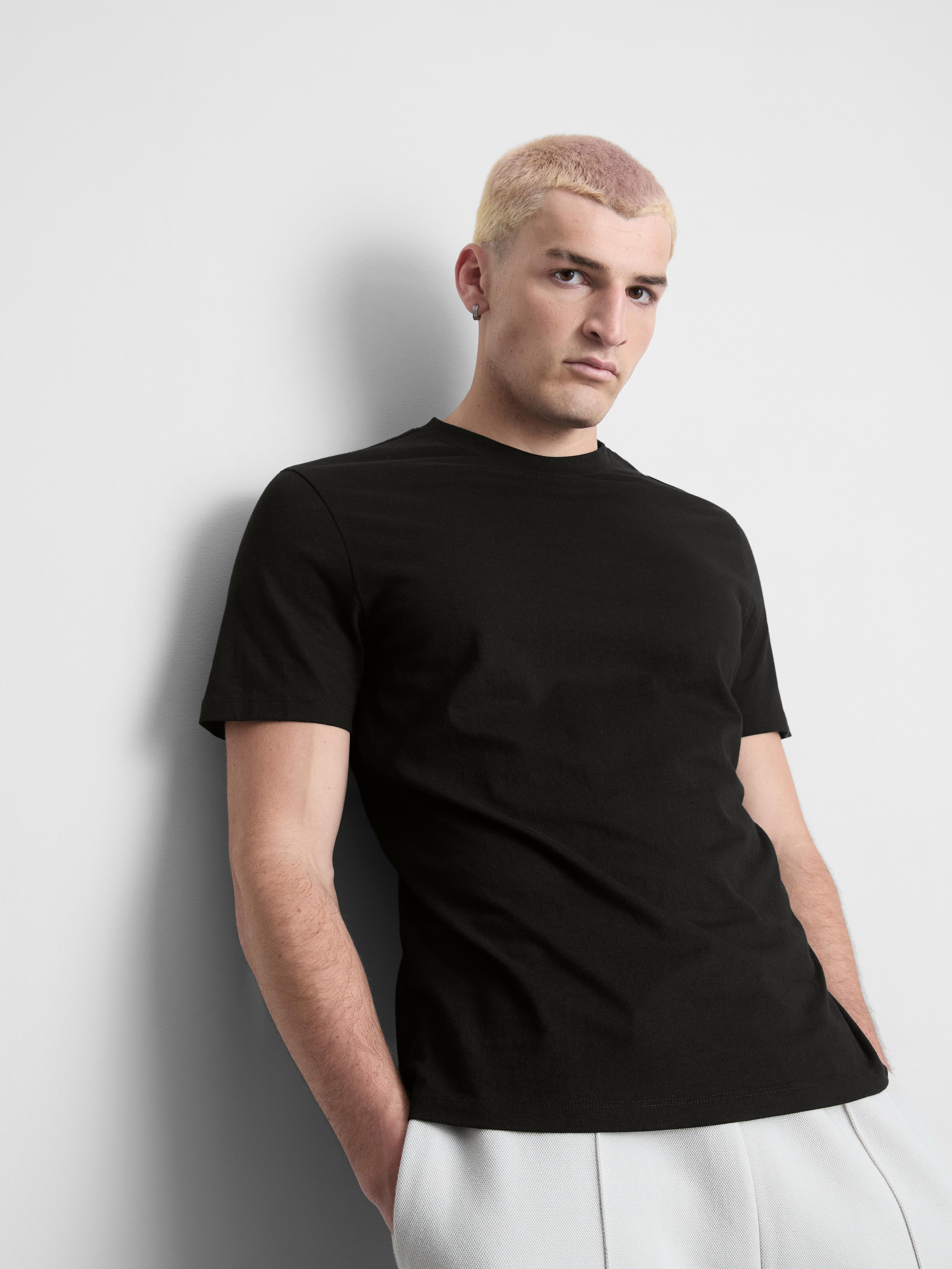T-shirt o regularnym kroju z okrągłym dekoltem i krótkim rękawem