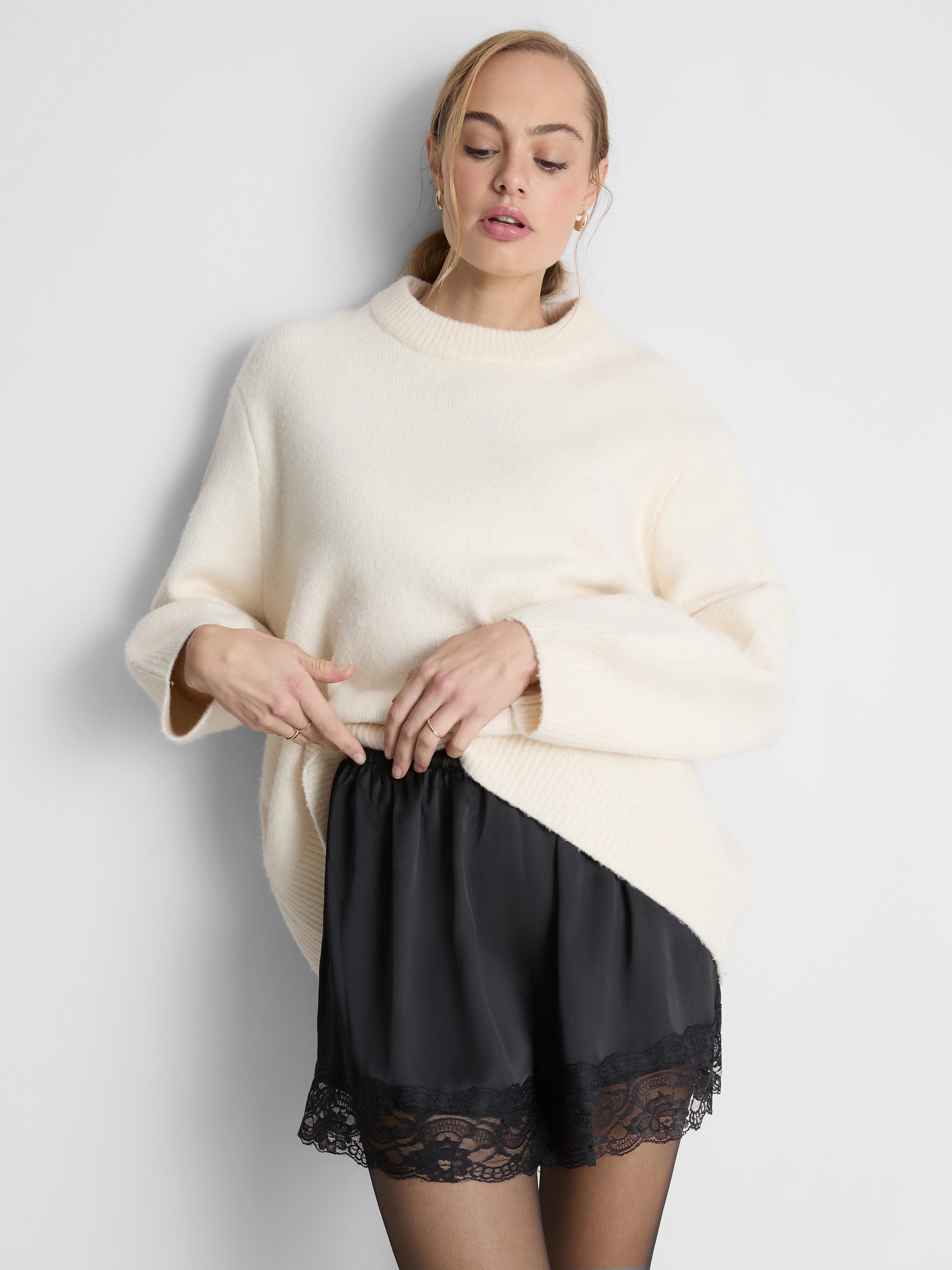 Short en satin et dentelle