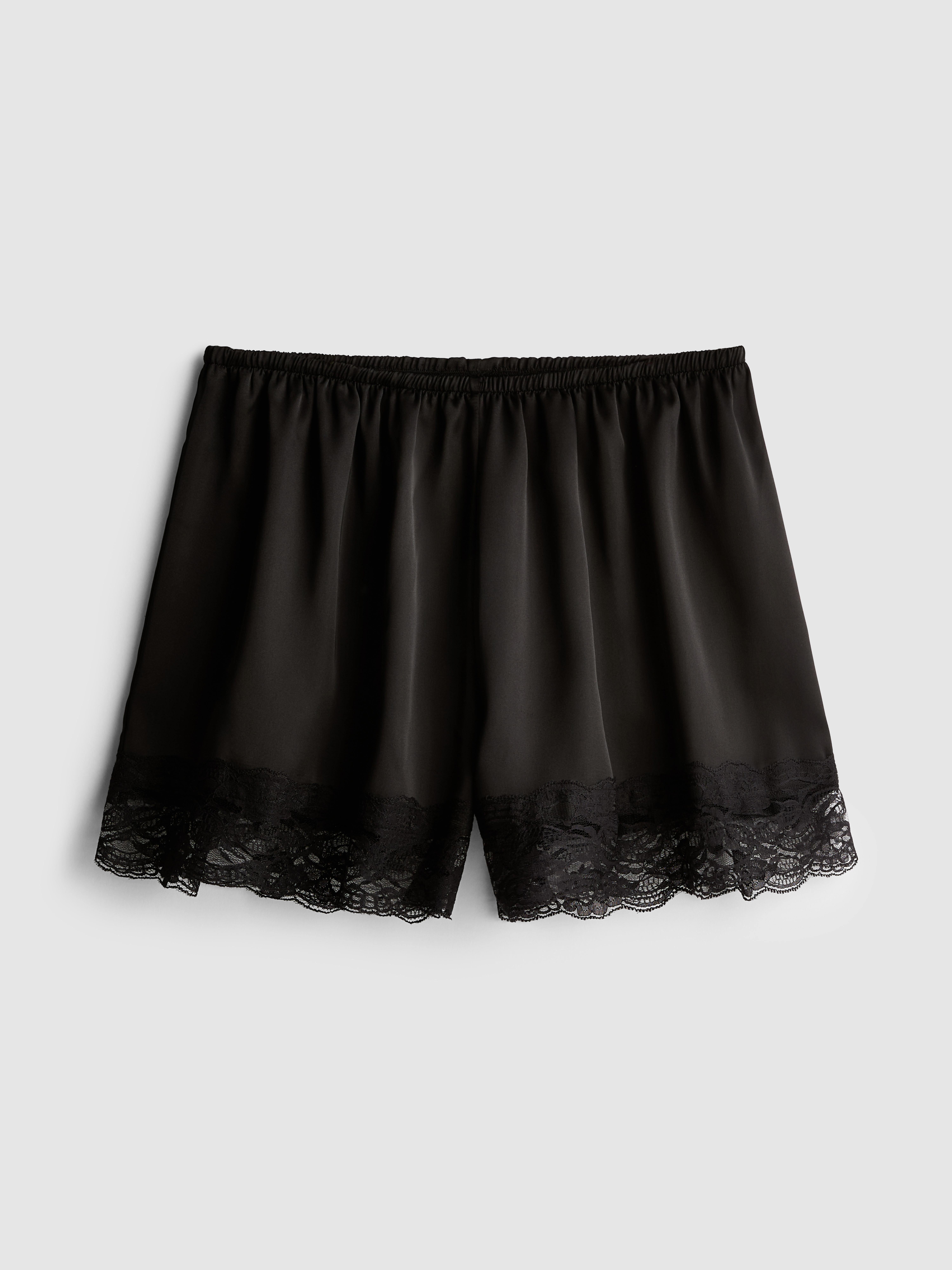 Short en satin et dentelle