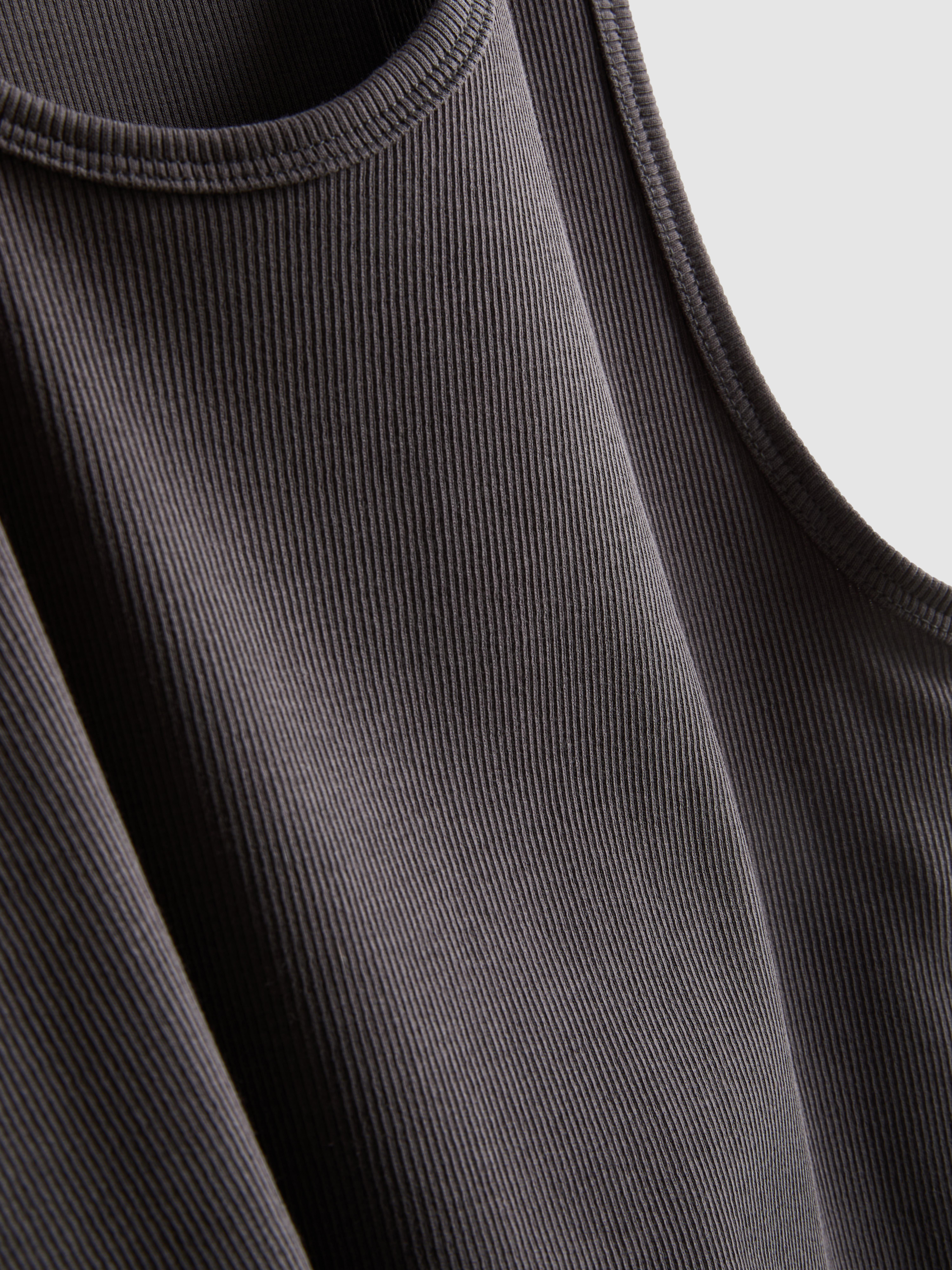 Top s/ mangas canelado corte justo