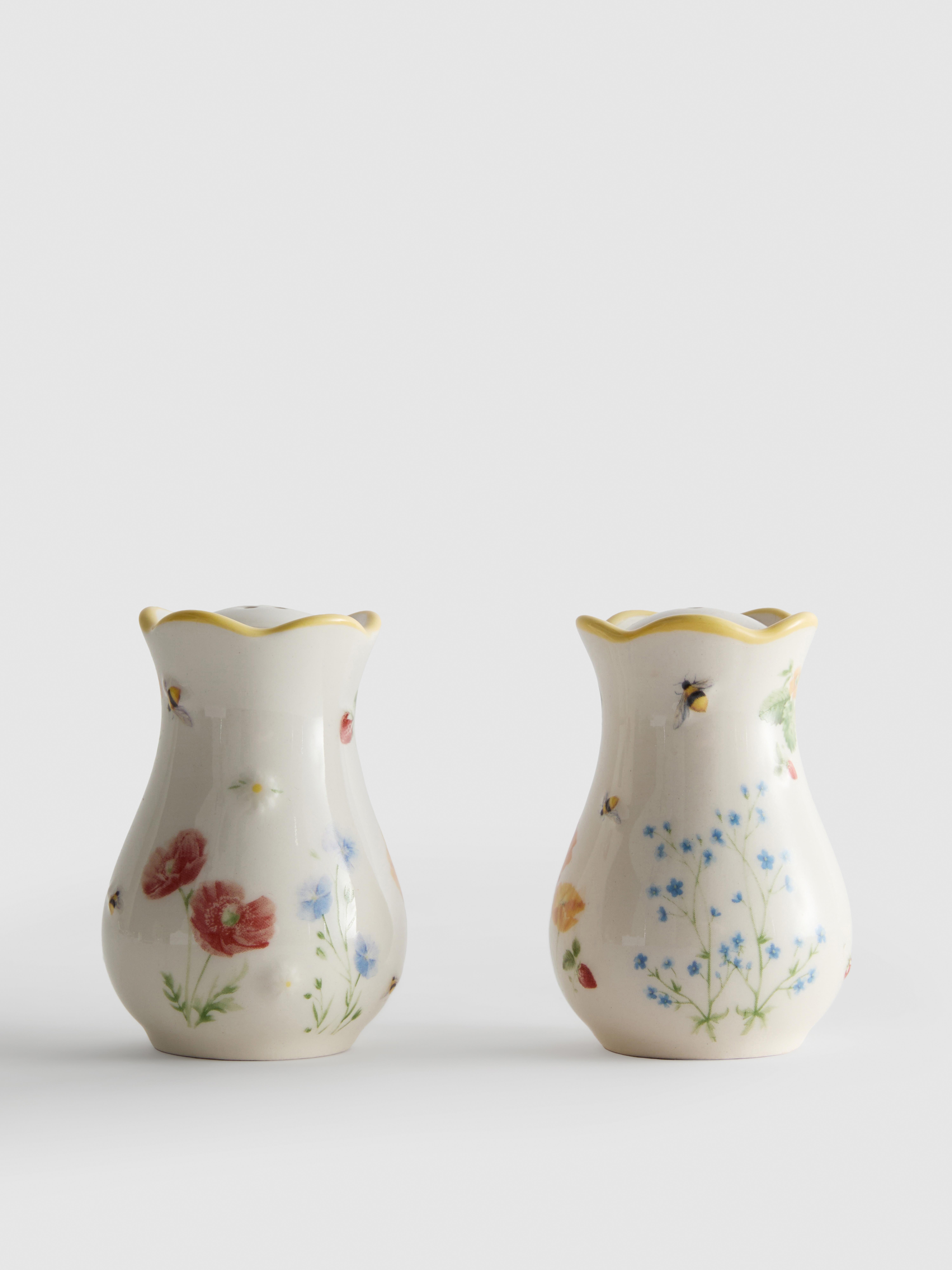 Solniczka i pieprzniczka ze wzorem w kwiaty