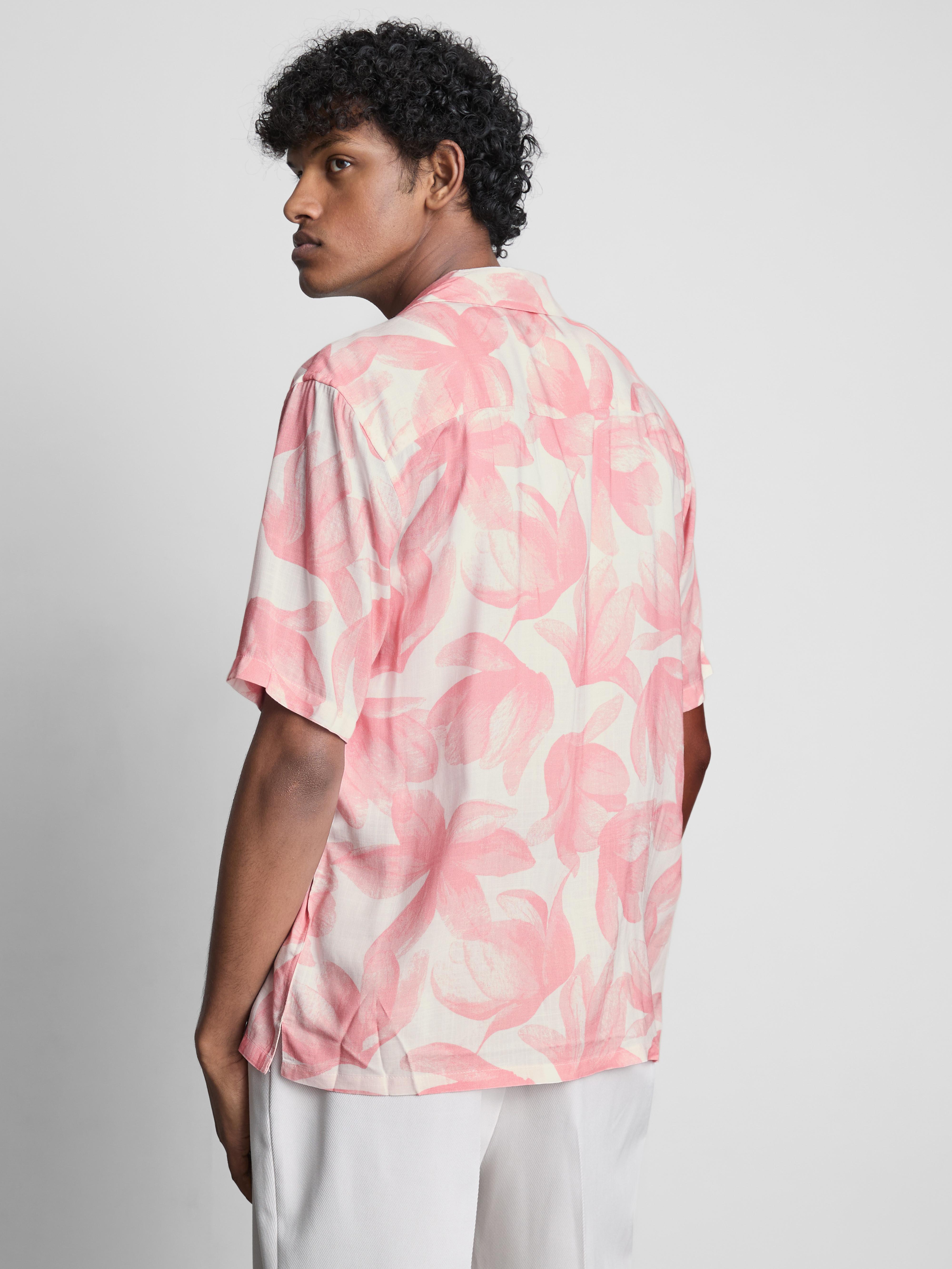 Košile s krátkým rukávem a akvarelovým květinovým motivem