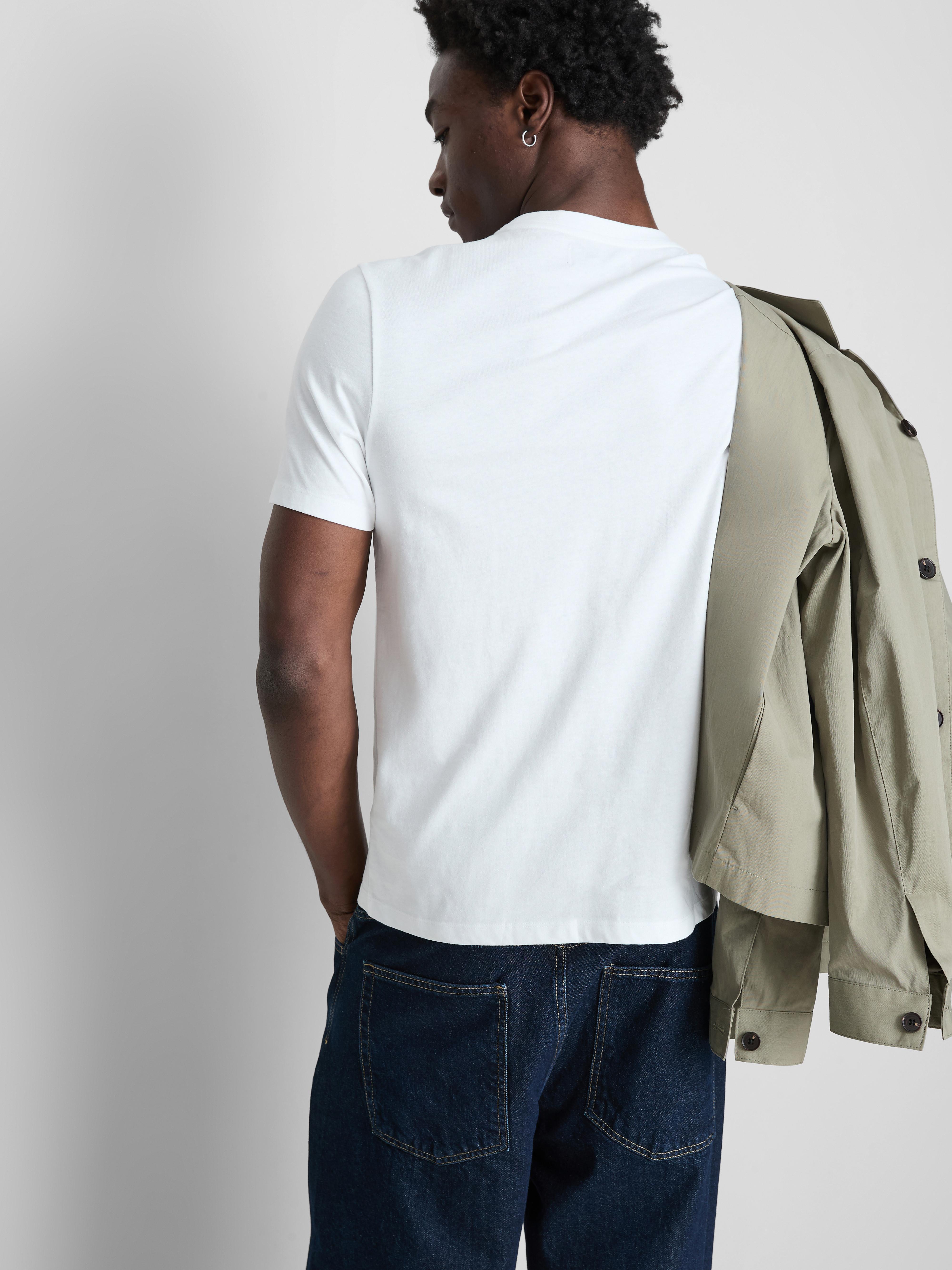 Tricou alb cu croială clasică