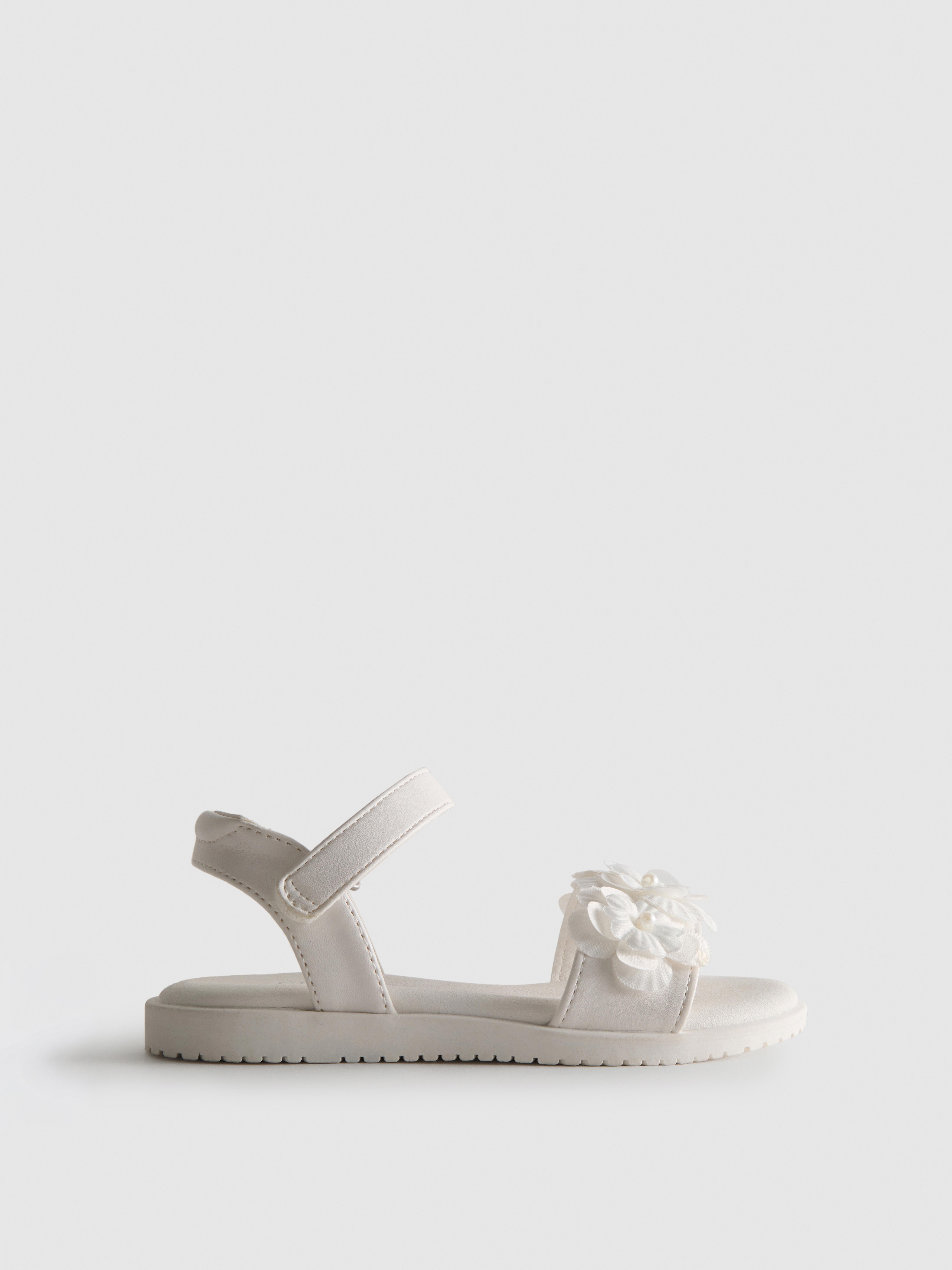 Festliche Sandalen mit Tüllblumen