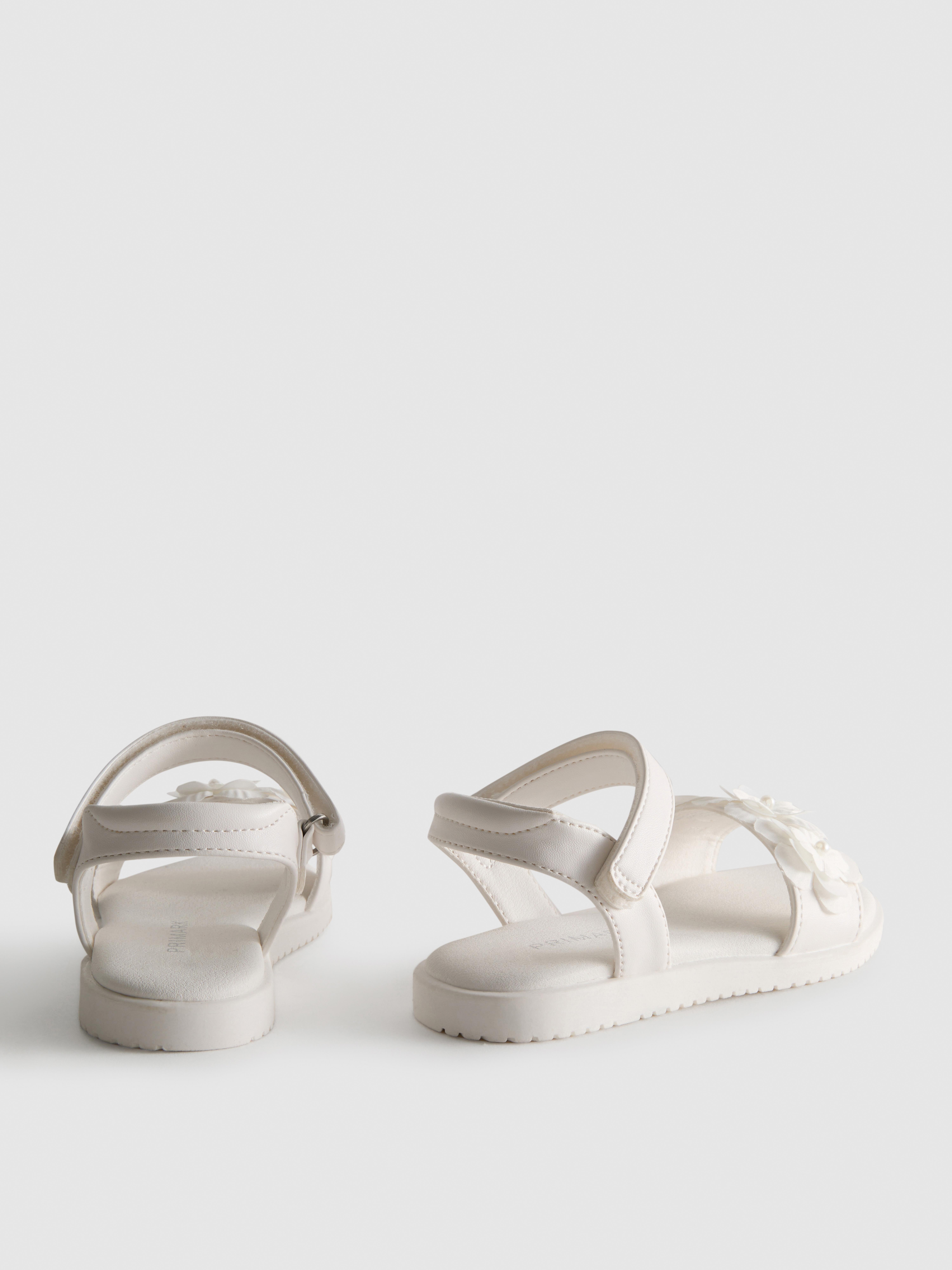 Sandalias para ocasiones con flores de tul