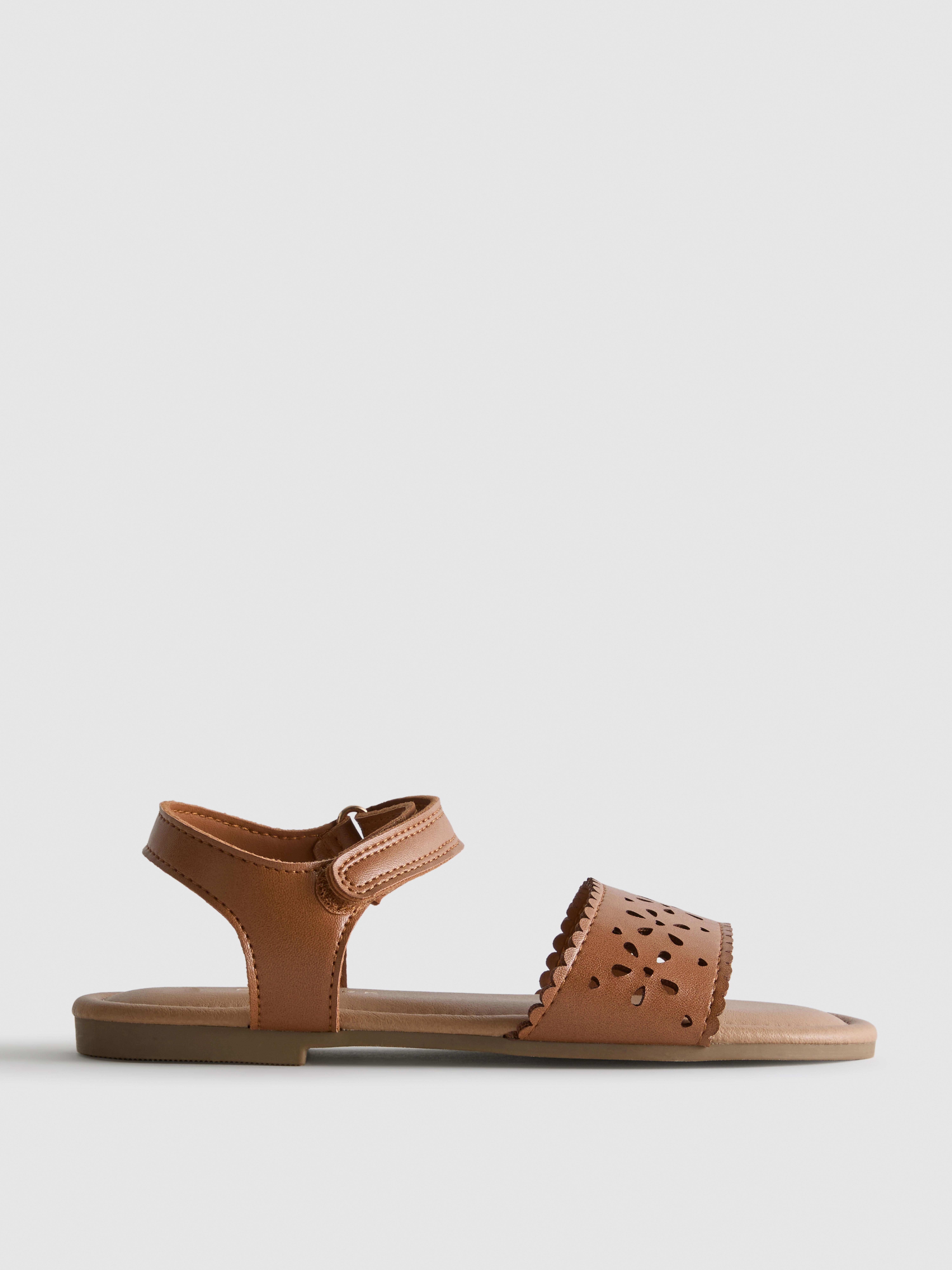 Sandalen mit Laser-Cuts