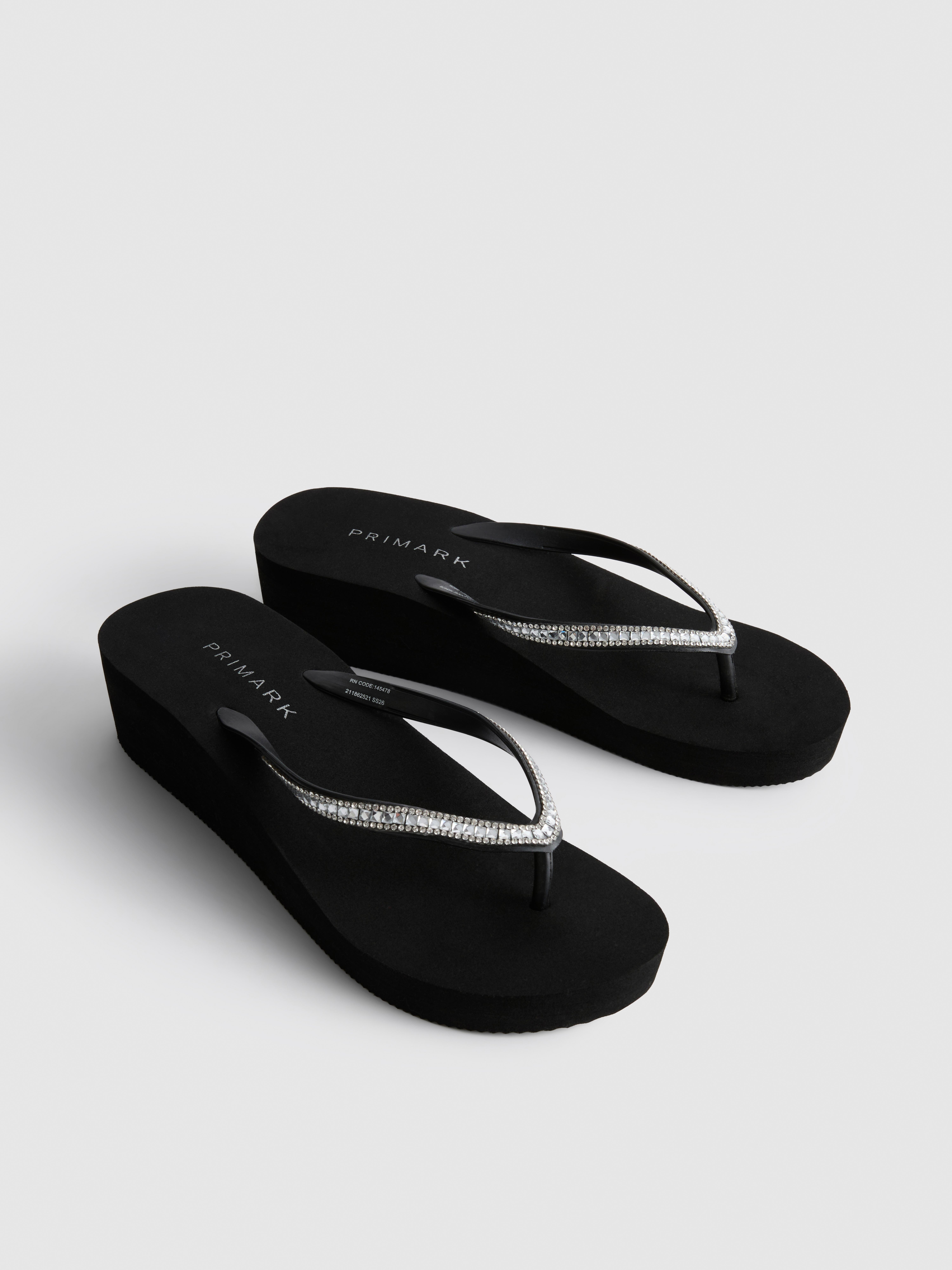 Žabky s kamienkami na klinovom podpätku