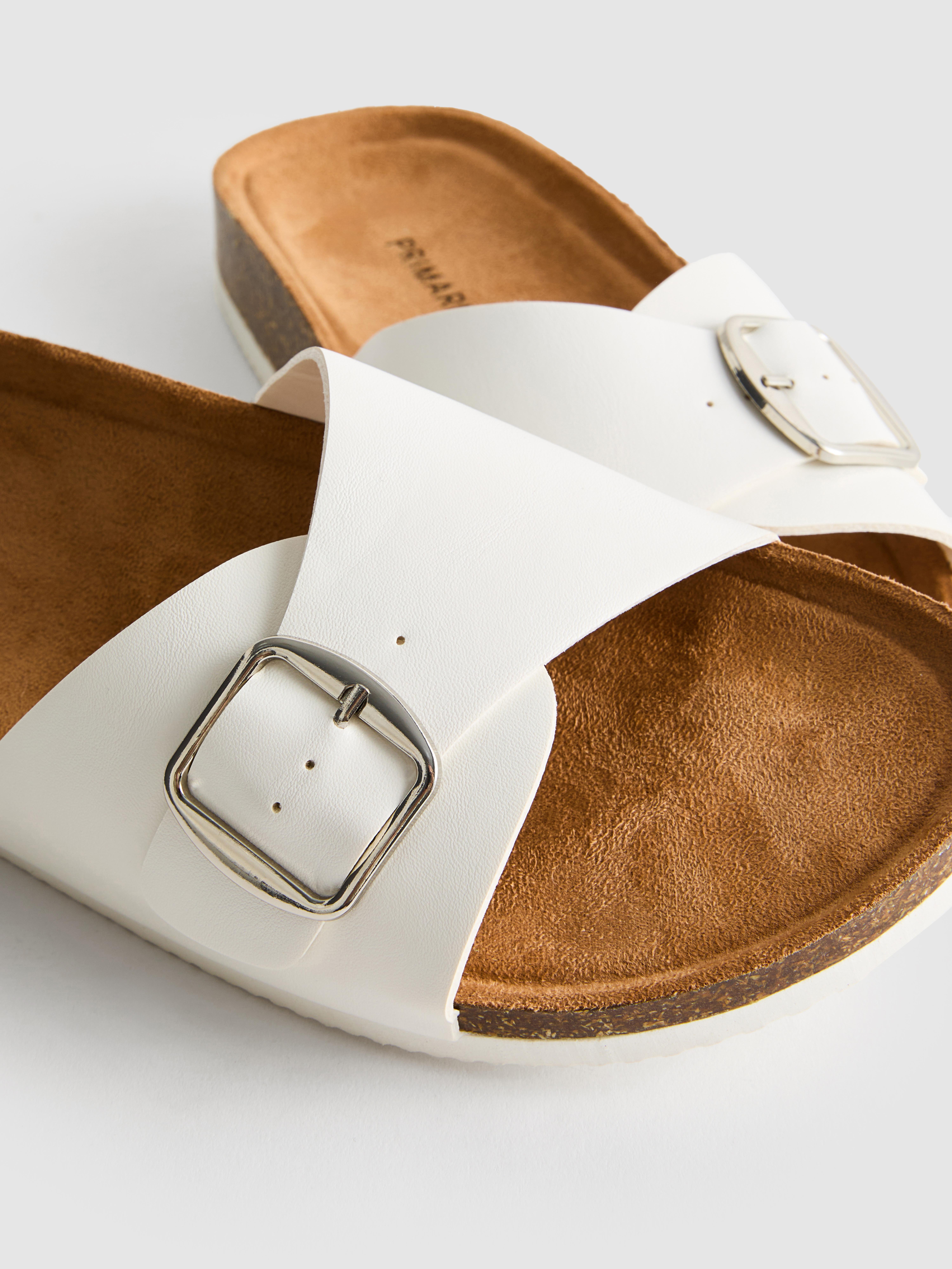 Mules mit Schnallenriemen