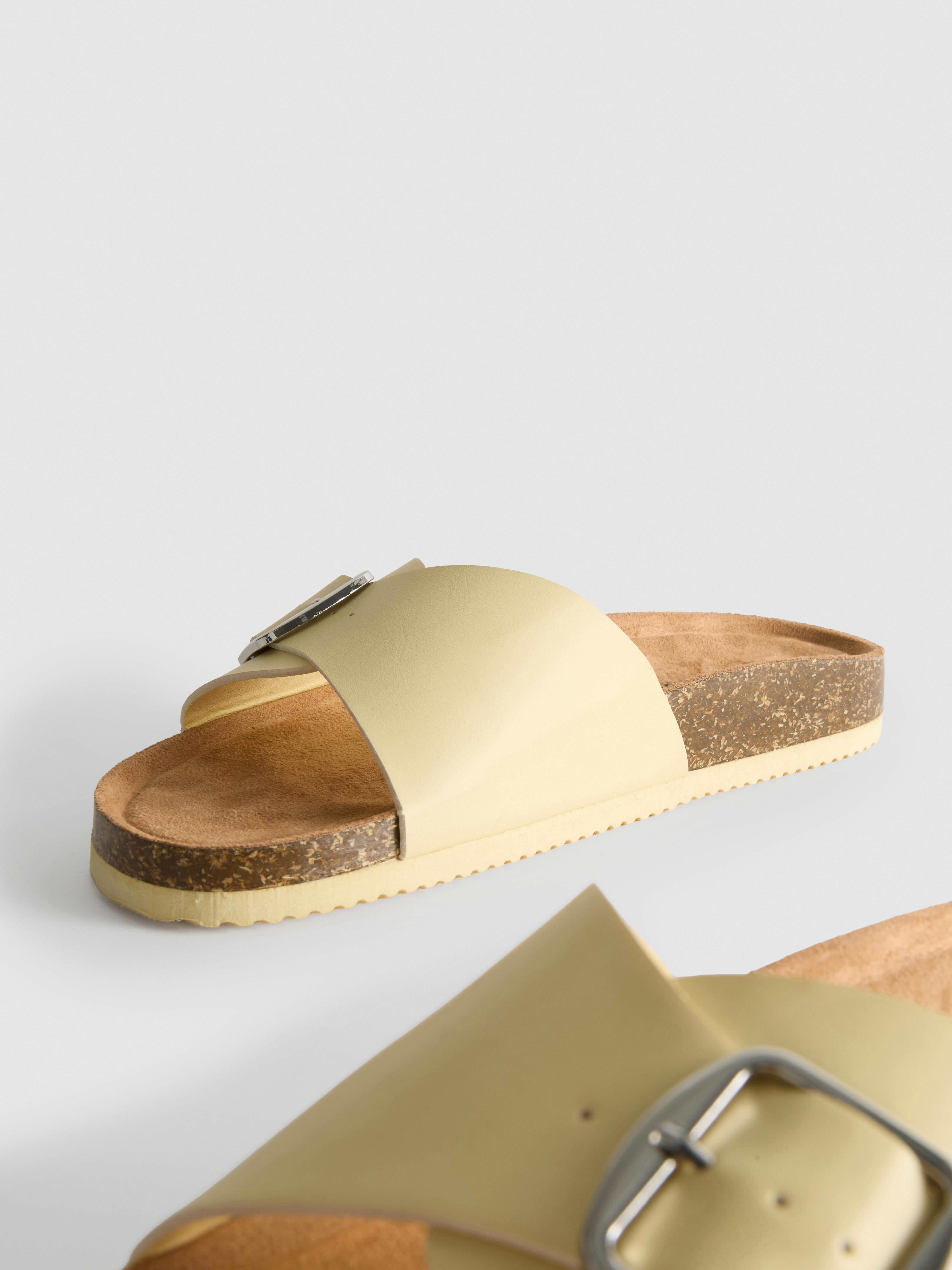 Sandalen met gespband