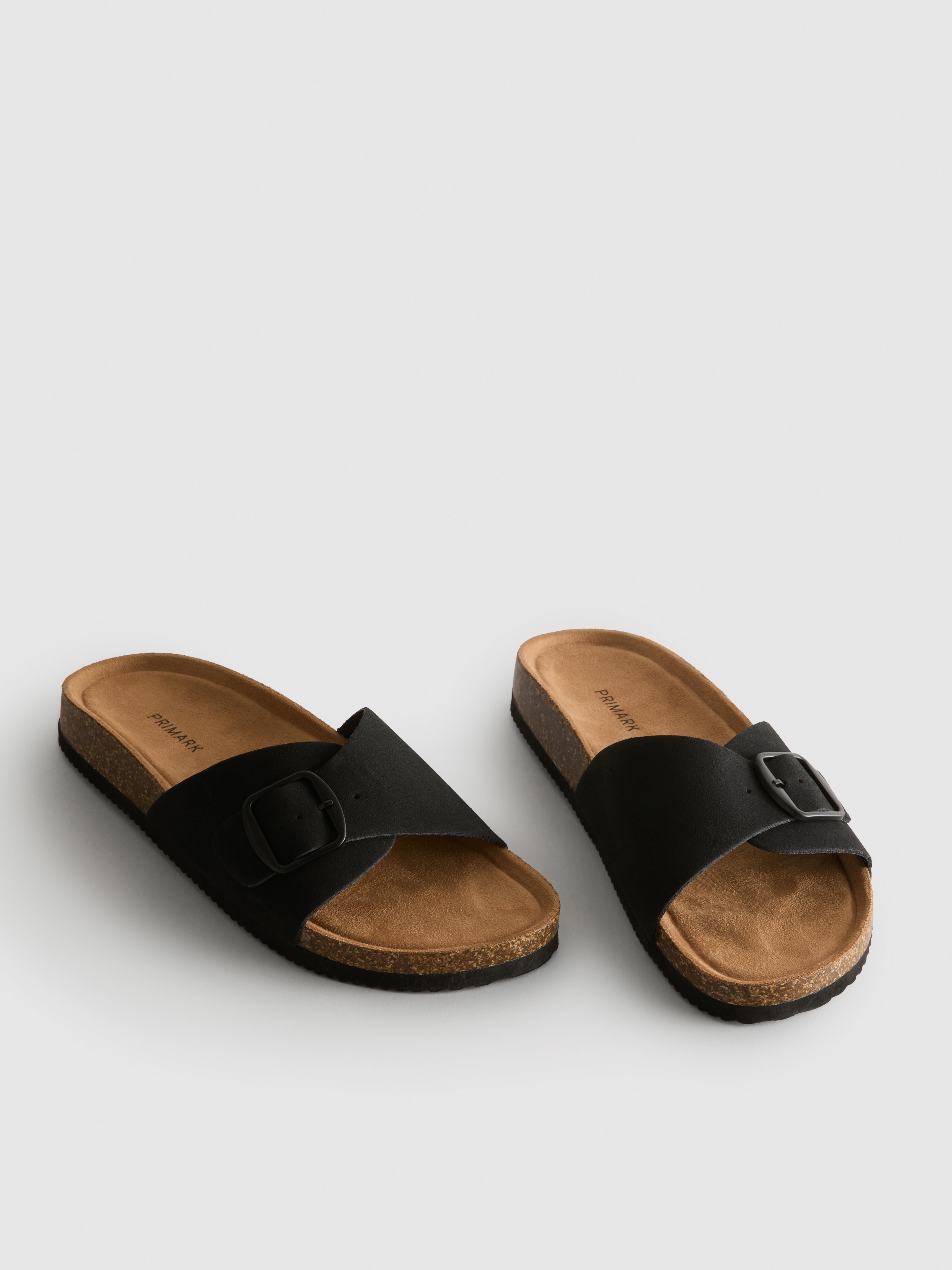 Sandalias destalonadas con tira con hebilla