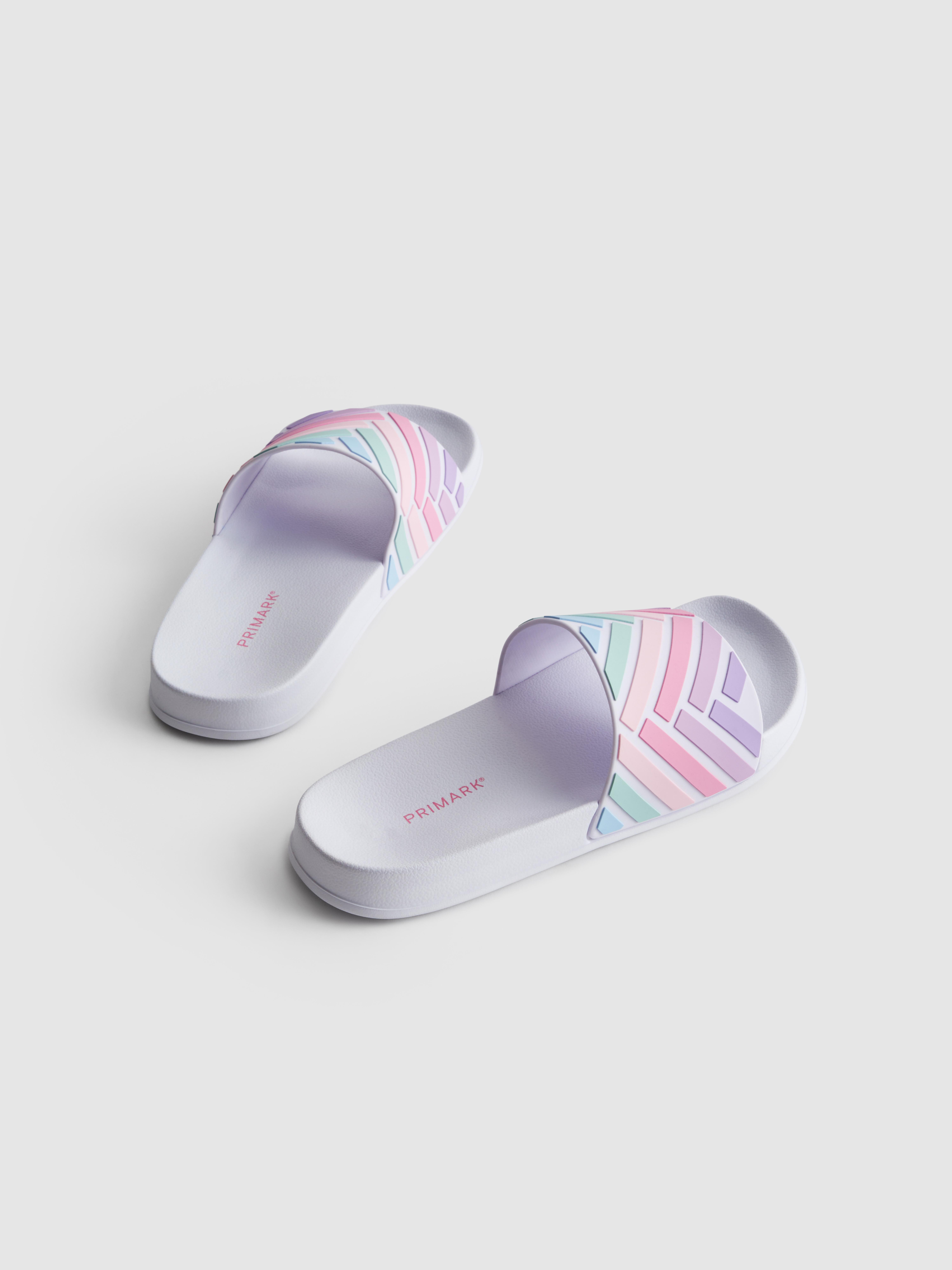 Gestreifte Badesandalen