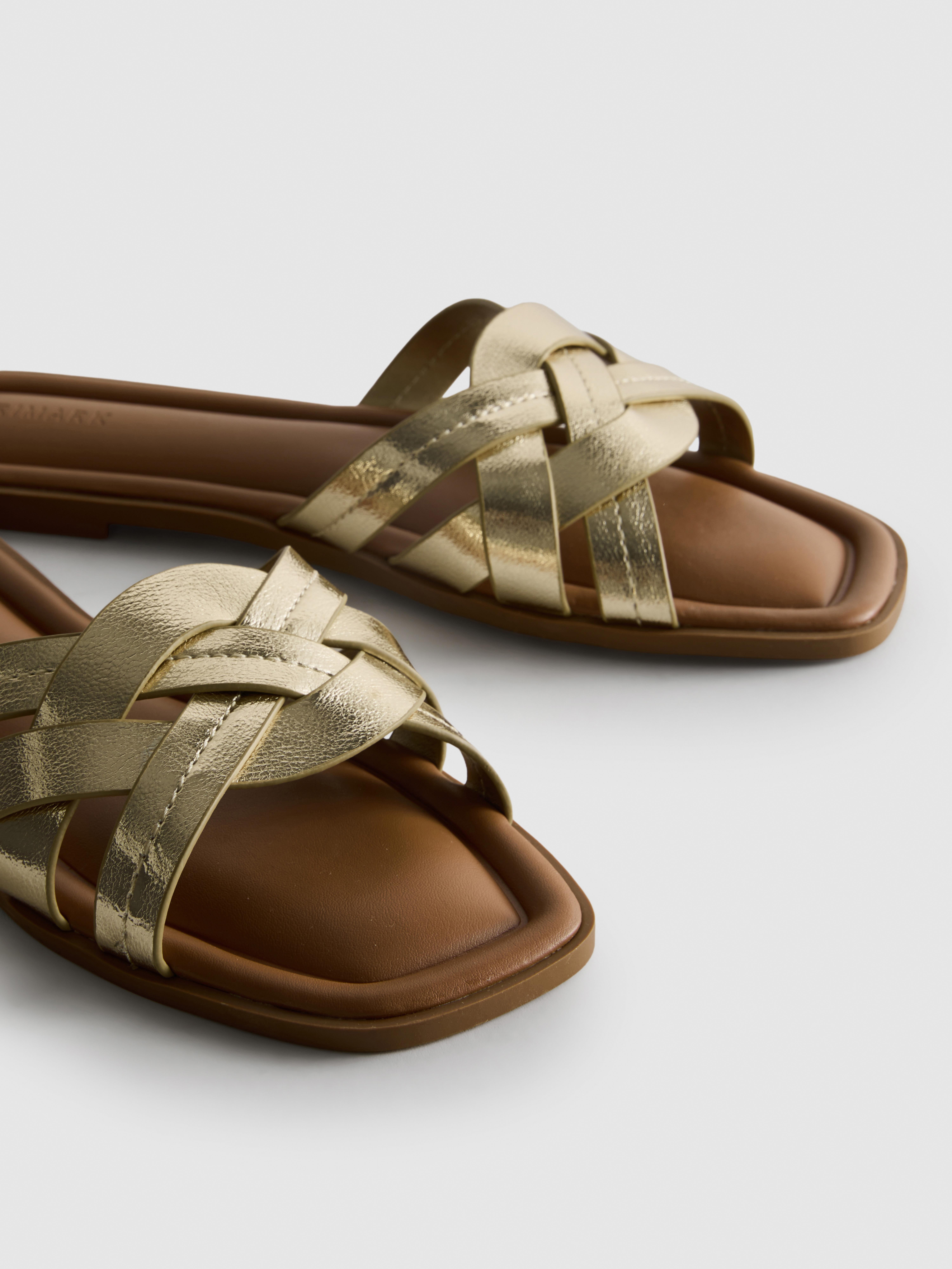 Sandalen van imitatieleer met geweven bandjes
