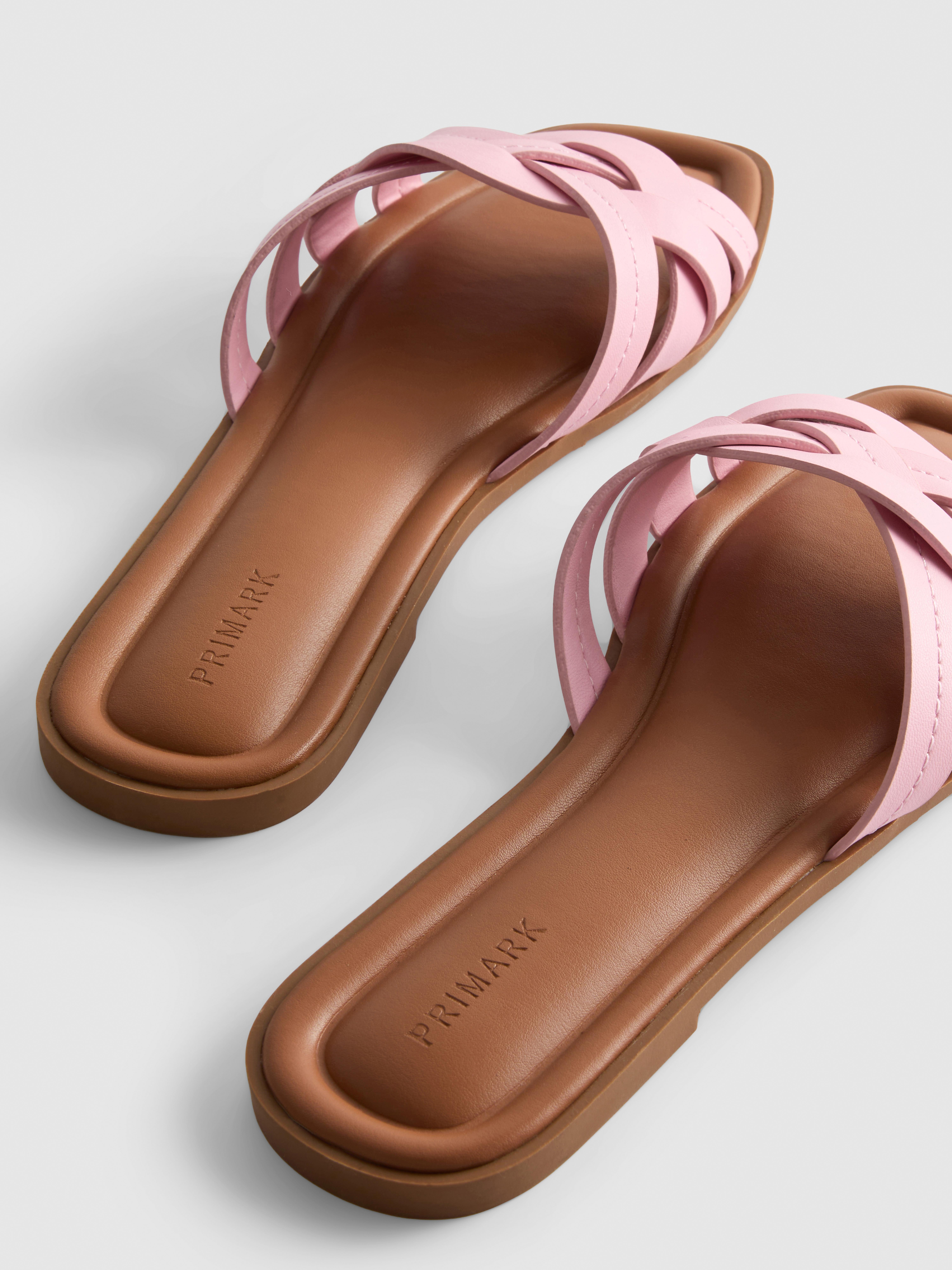 Sandalen van imitatieleer met geweven bandjes