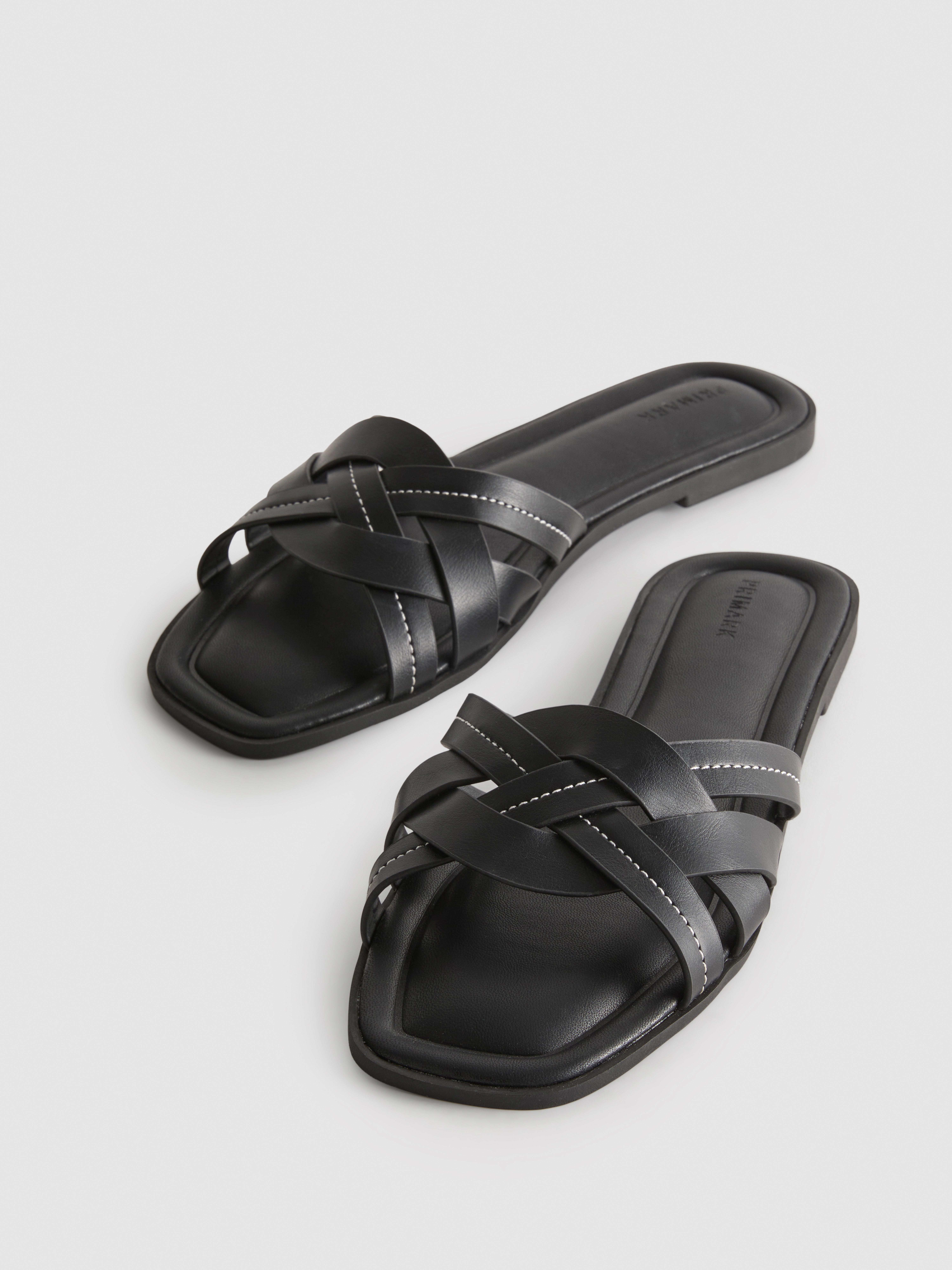 Sandali s prepletenimi paščki iz umetnega usnja