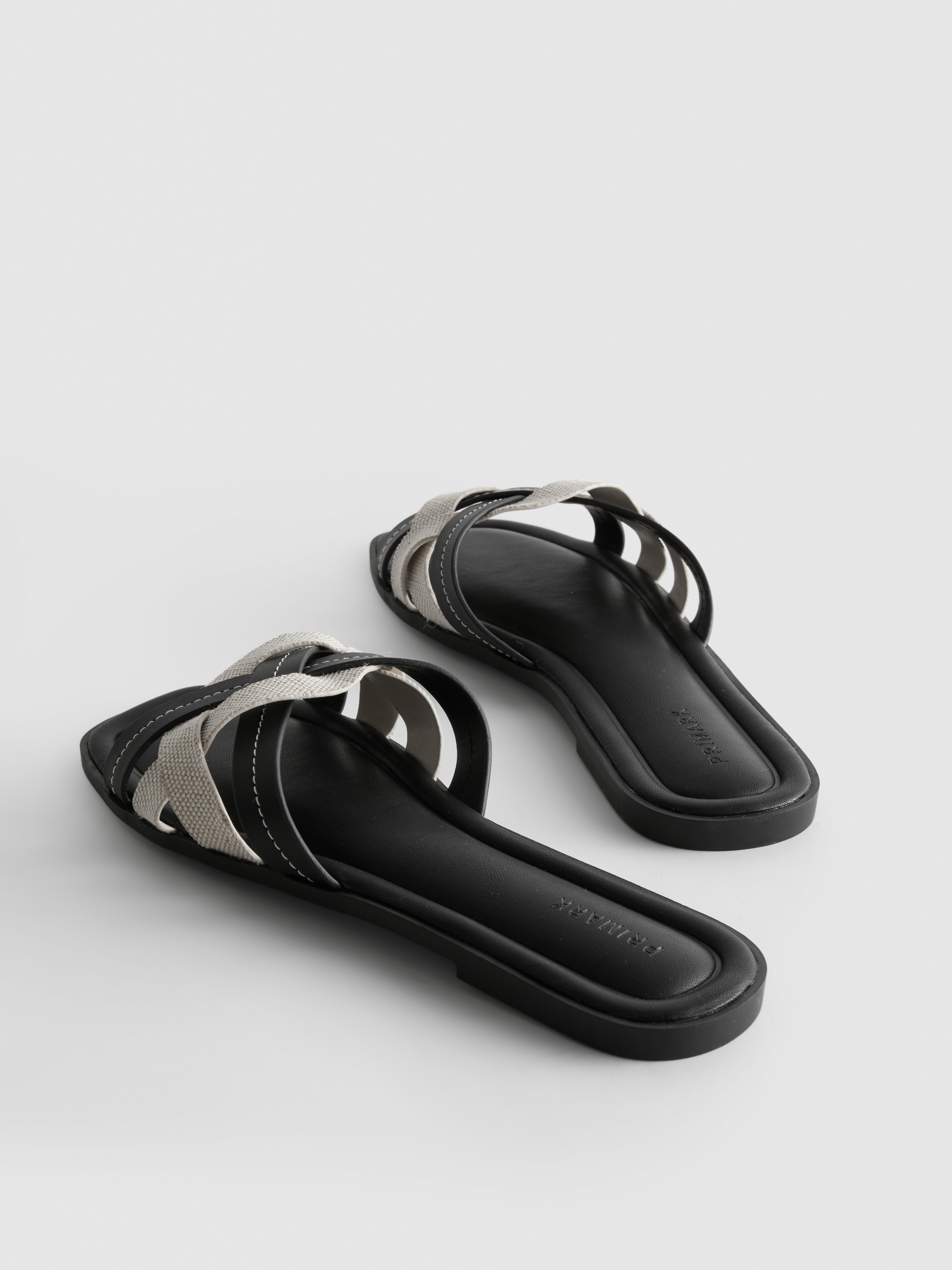 Sandálias tira entrançada