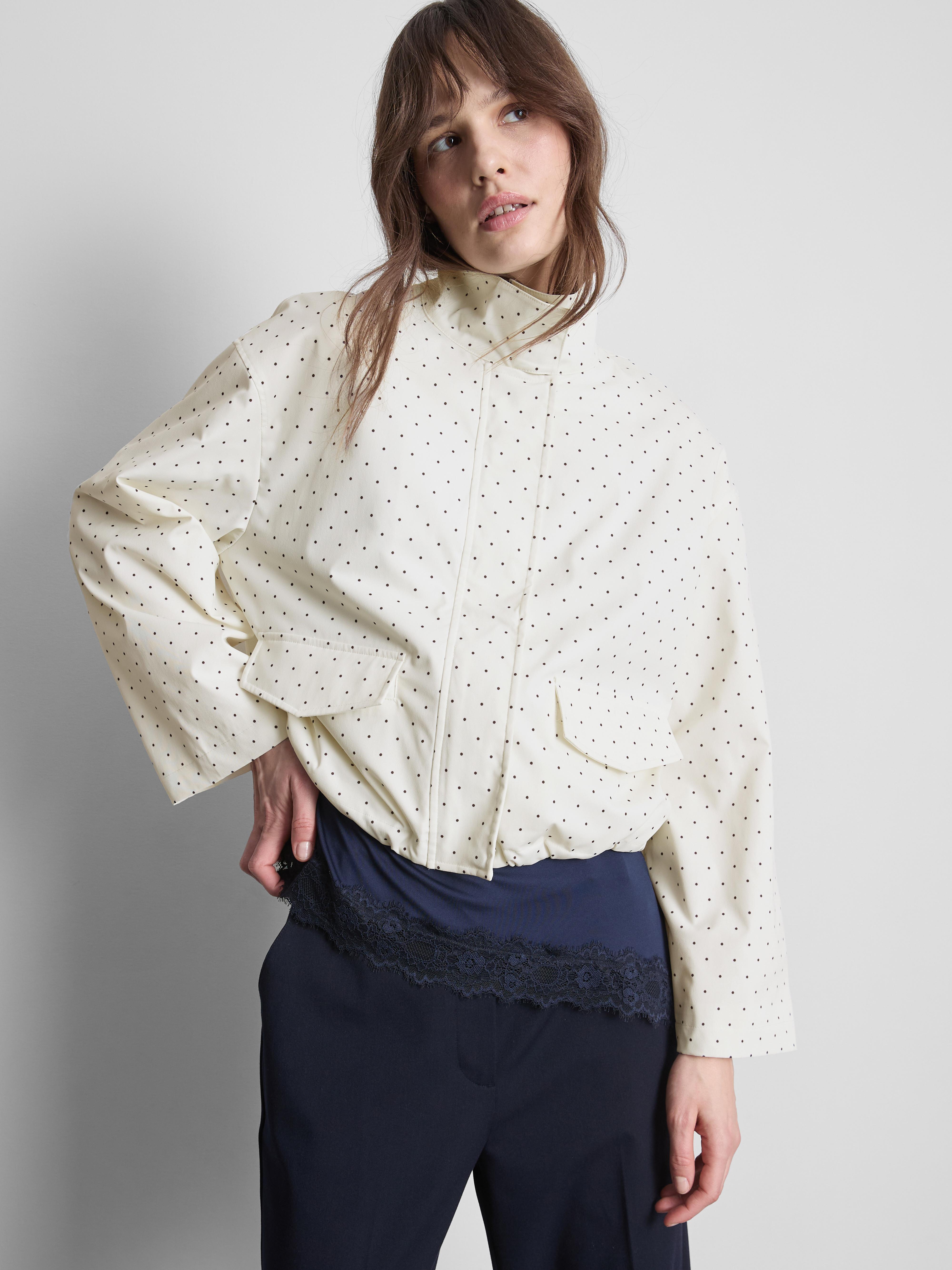 Puntíkovaná bunda se stojáčkem