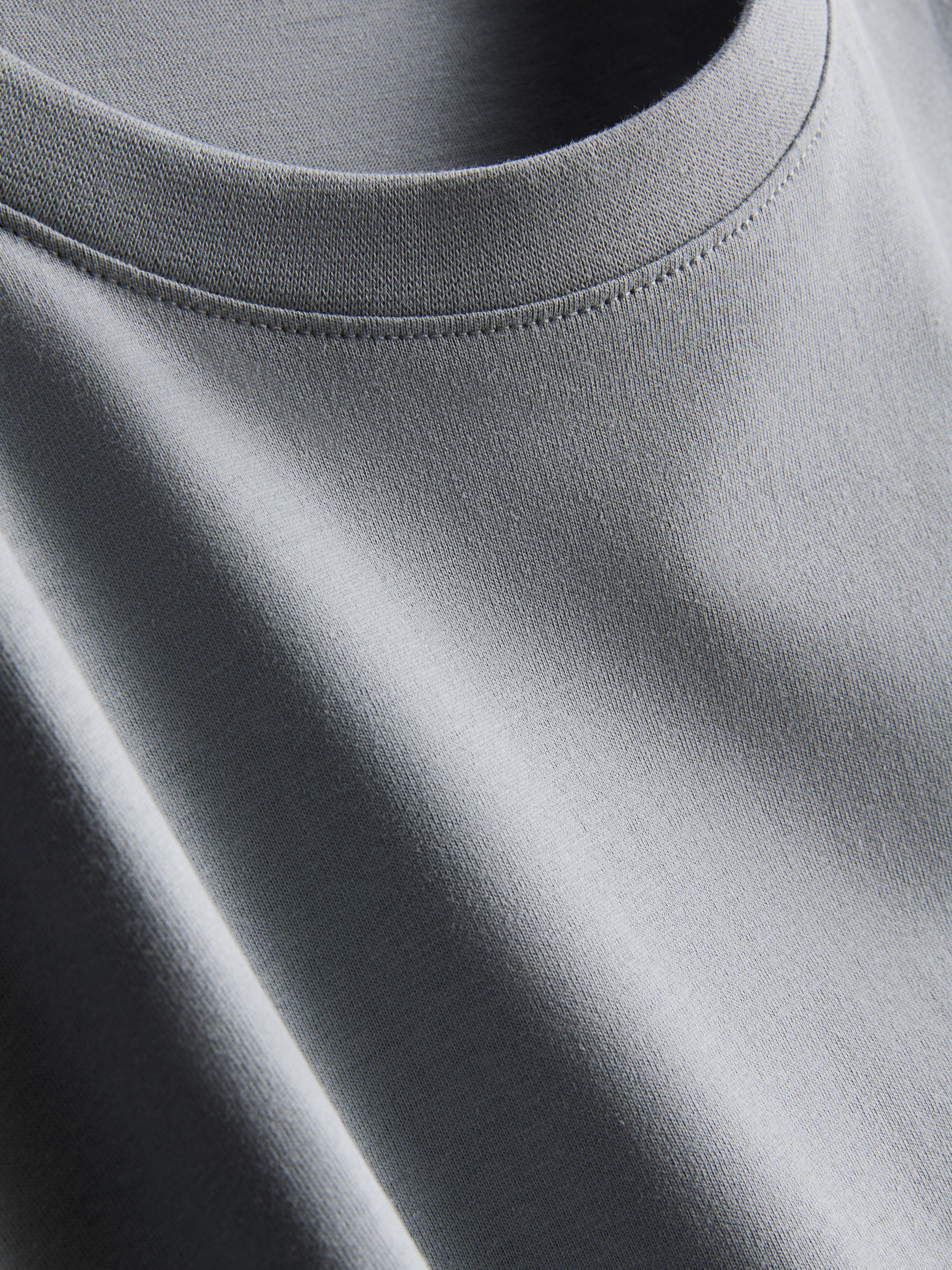 Camiseta básica de corte estándar