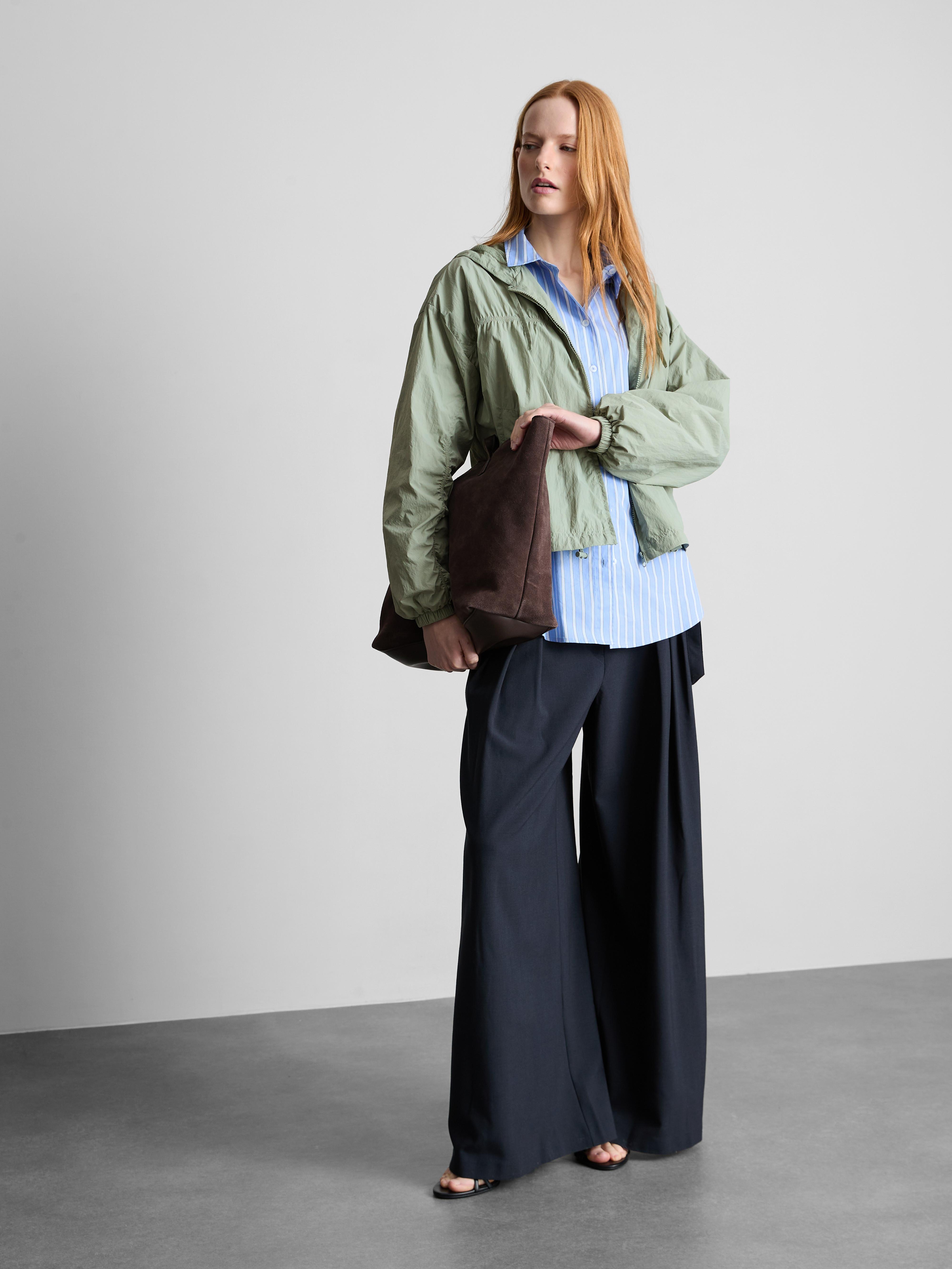 Dünne, geraffte Jacke