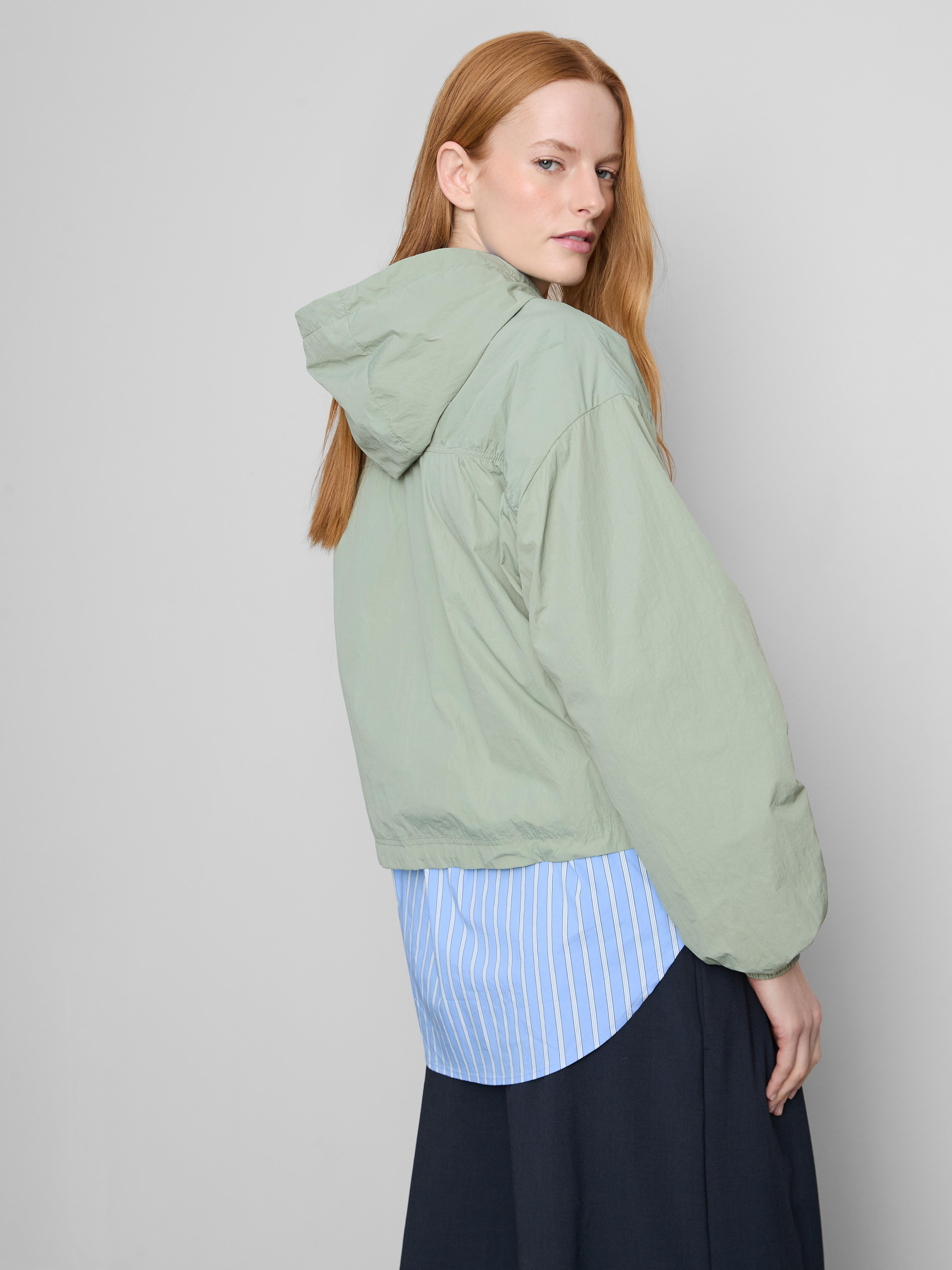 Dünne, geraffte Jacke