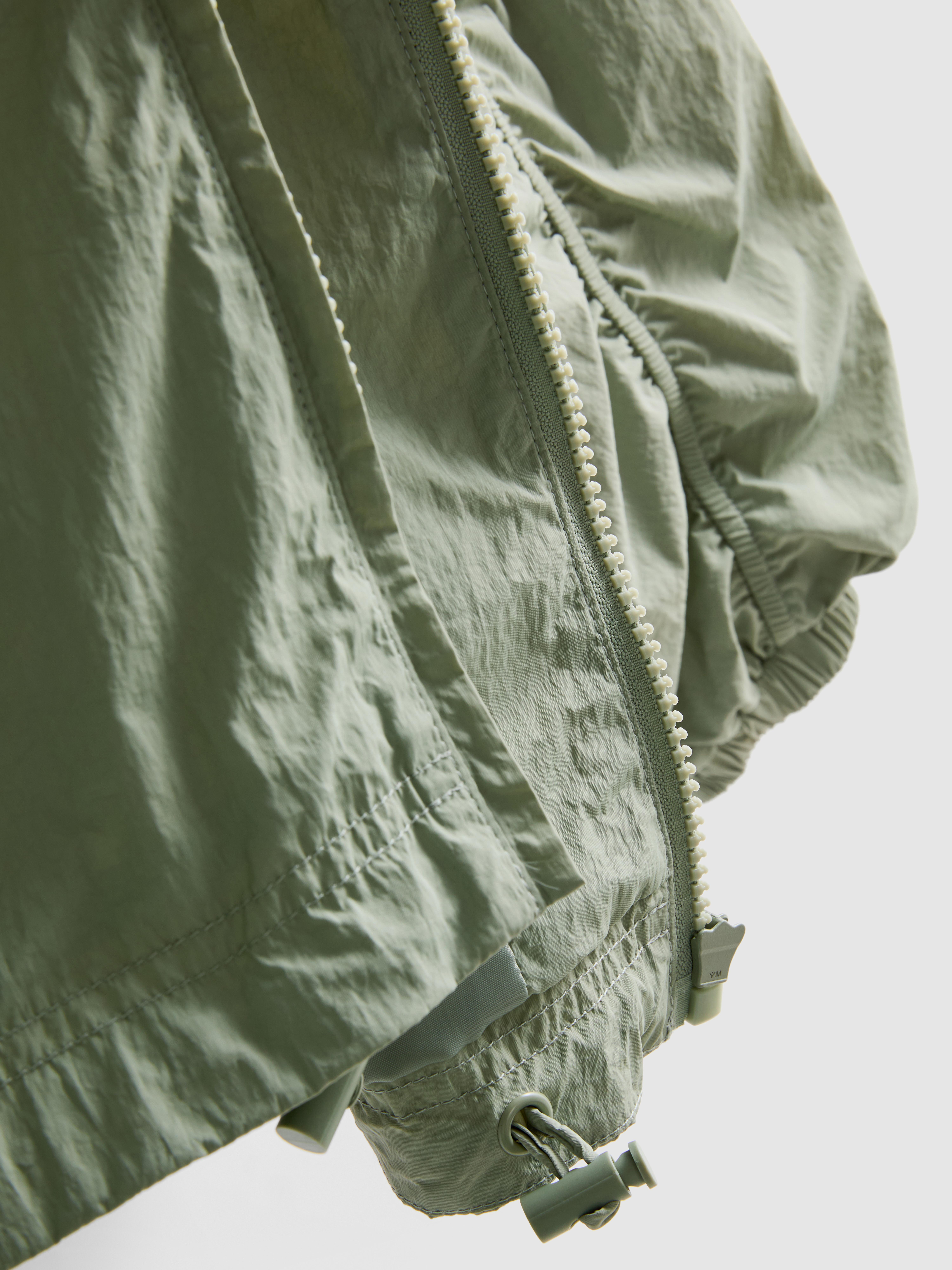 Dünne, geraffte Jacke