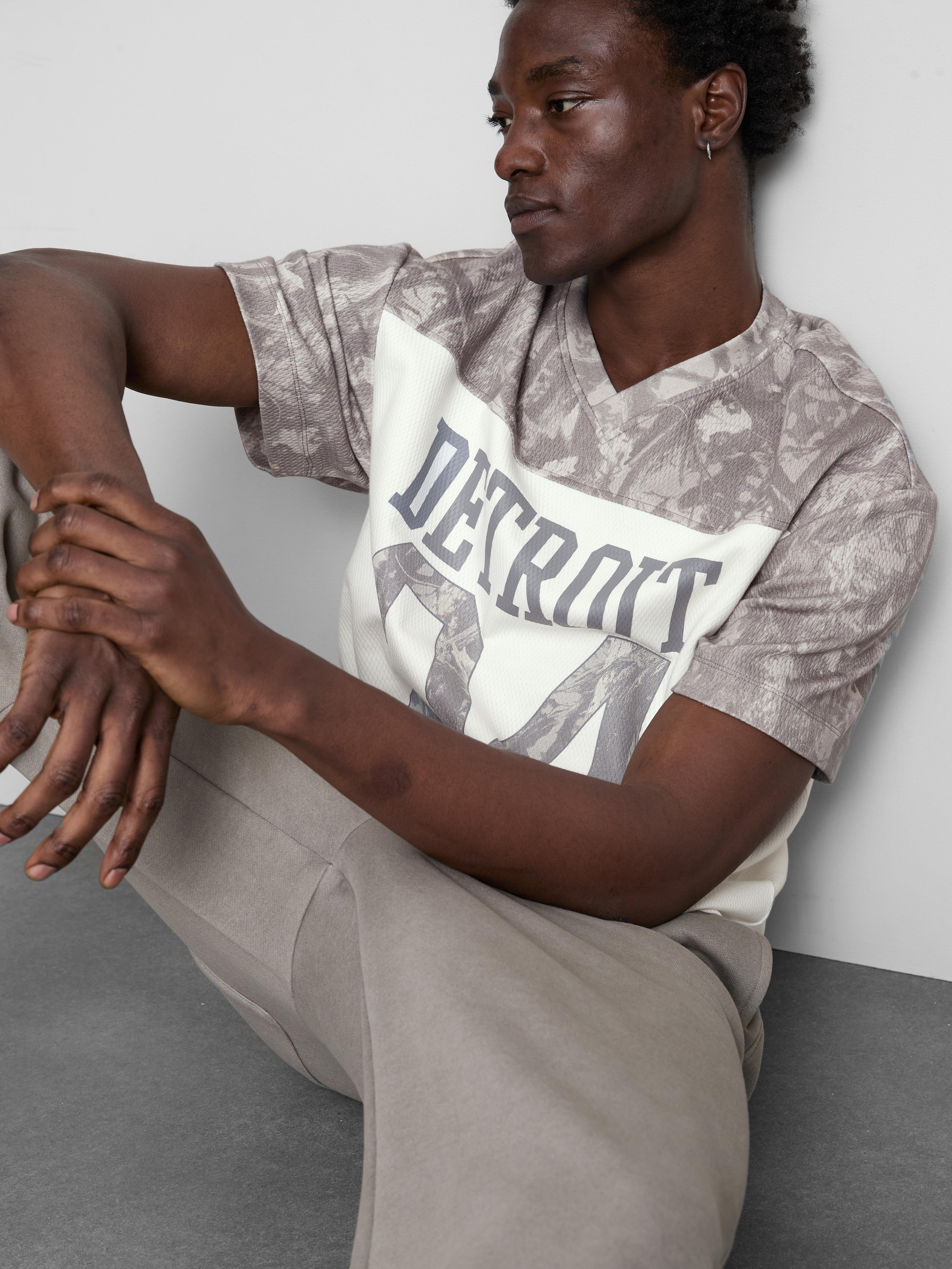 Men's Camo Camouflage V-Neck T-Shirt