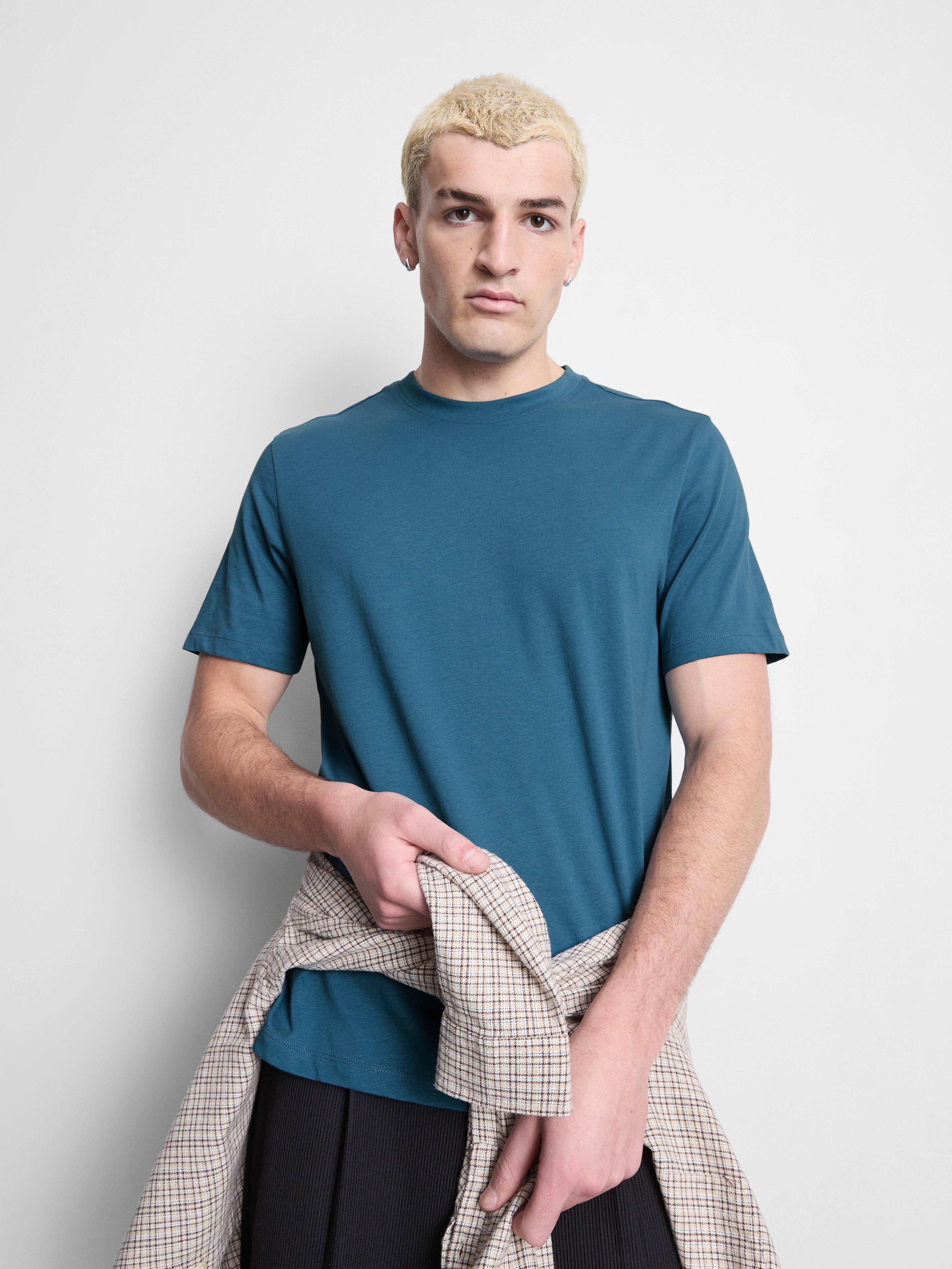 Tricou cu mânecă scurtă și croială clasică