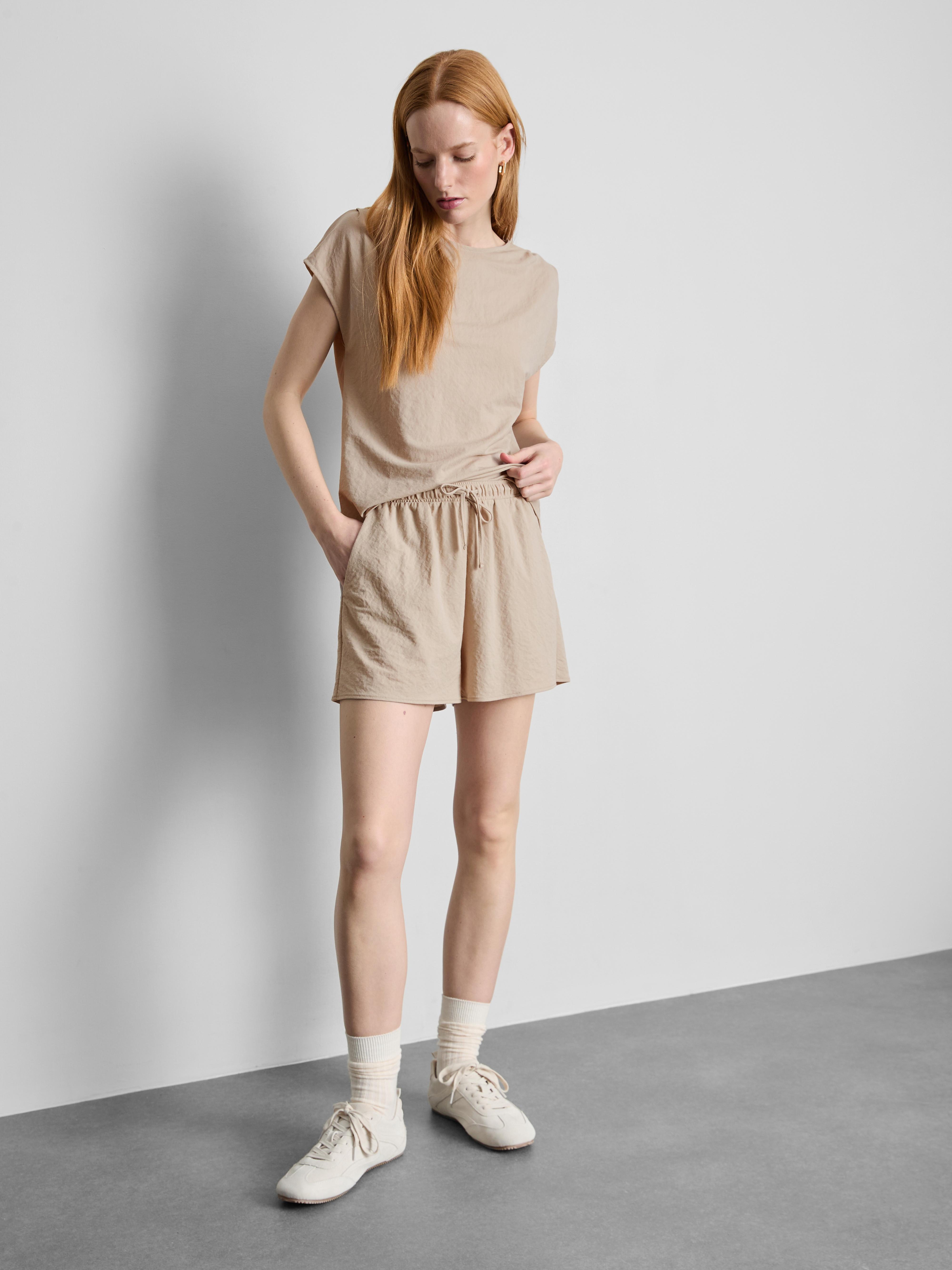 Short met textuur en trekkoord