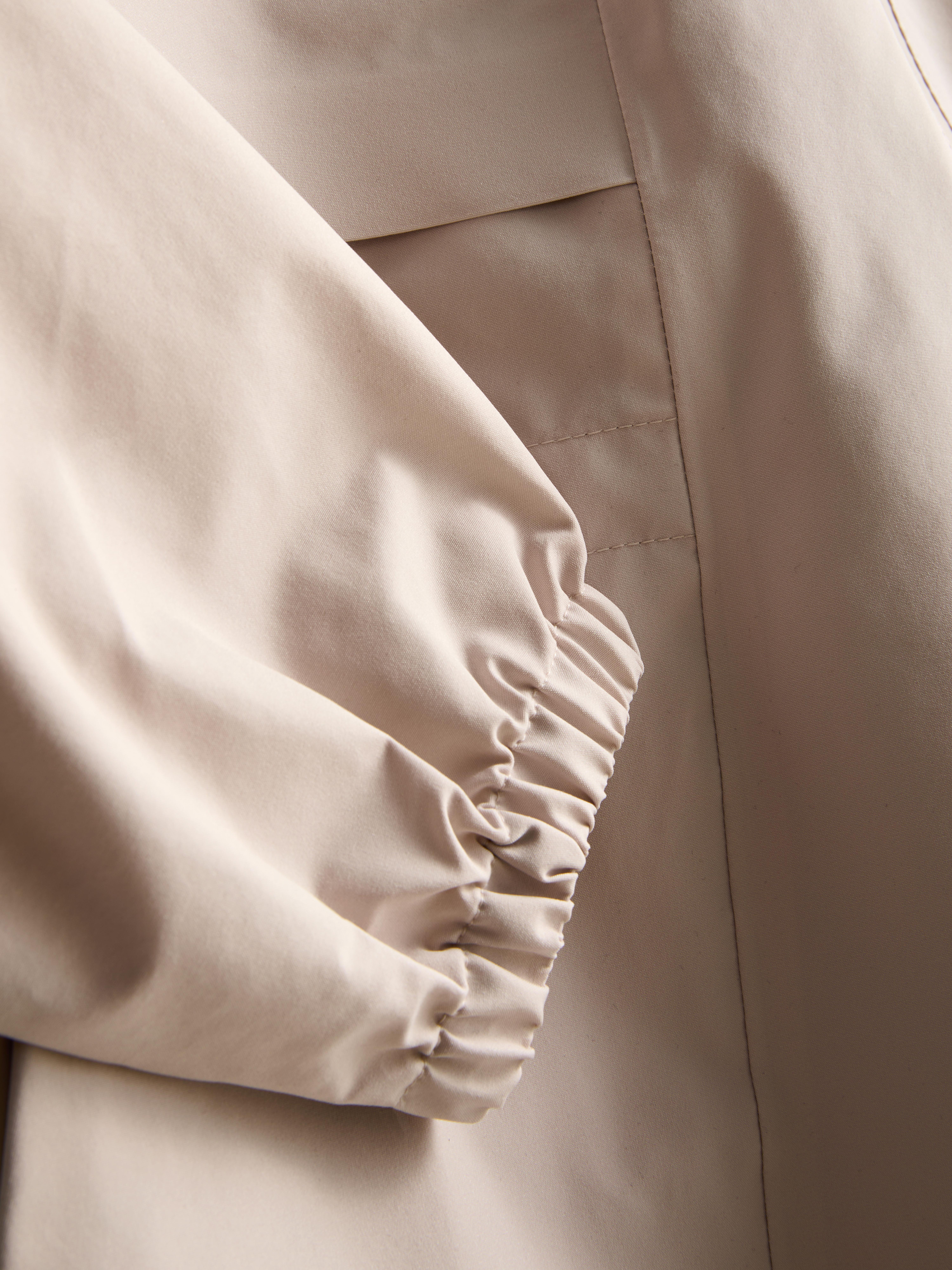 Kurze Regenjacke mit Taillenzug
