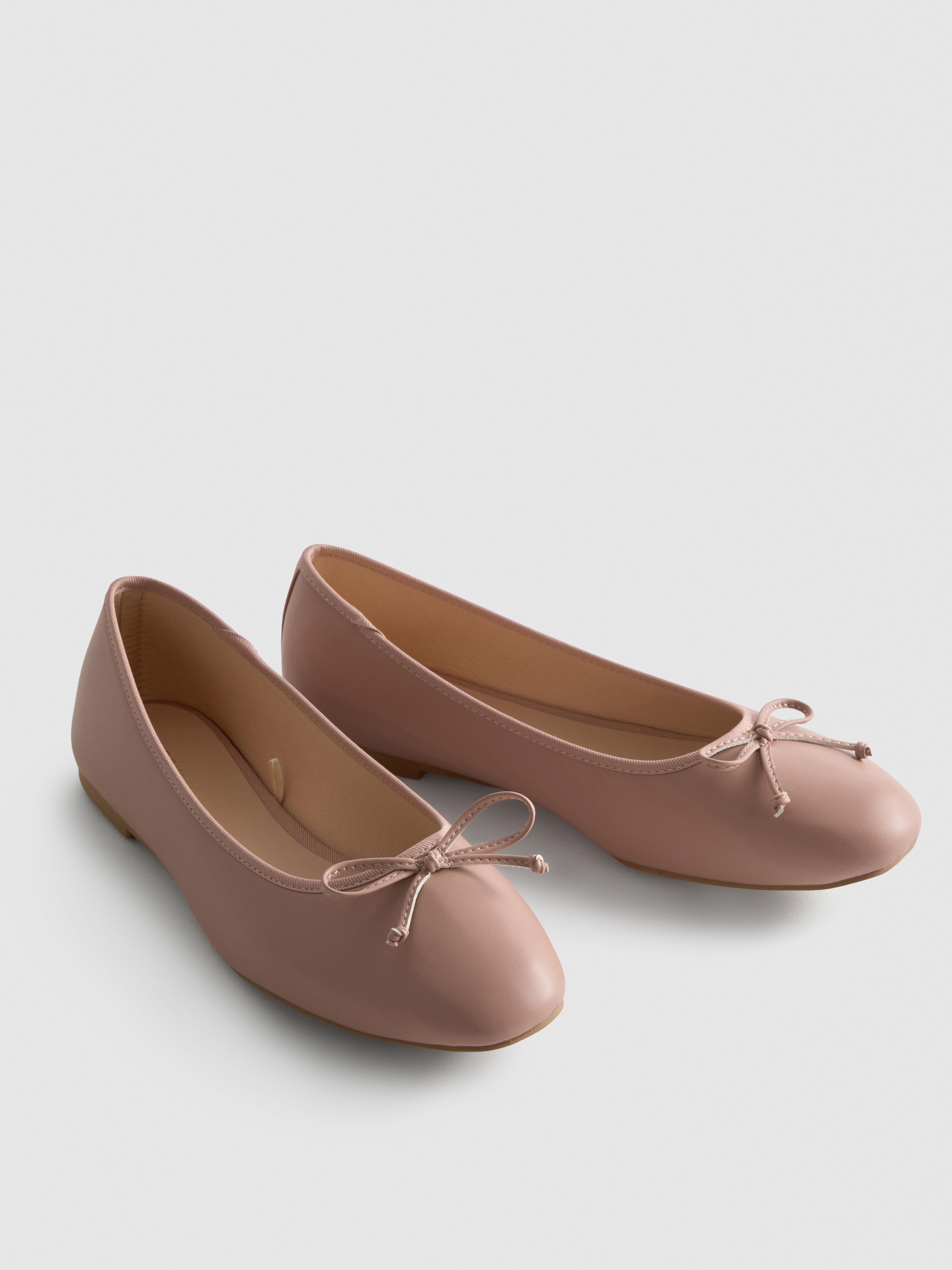 Ballerine in pelle sintetica con fiocco