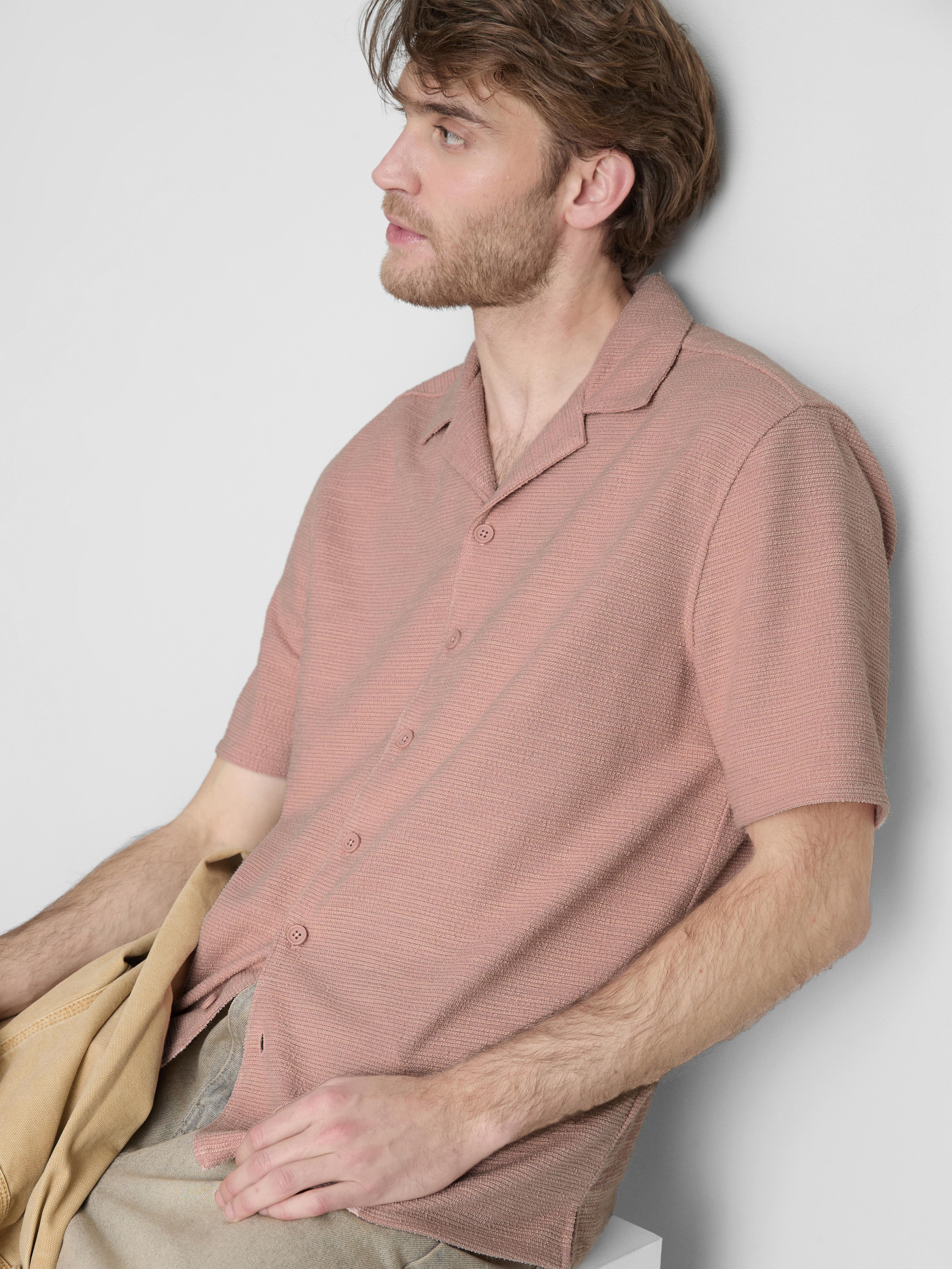 Štruktúrovaná košeľa s krátkym rukávom