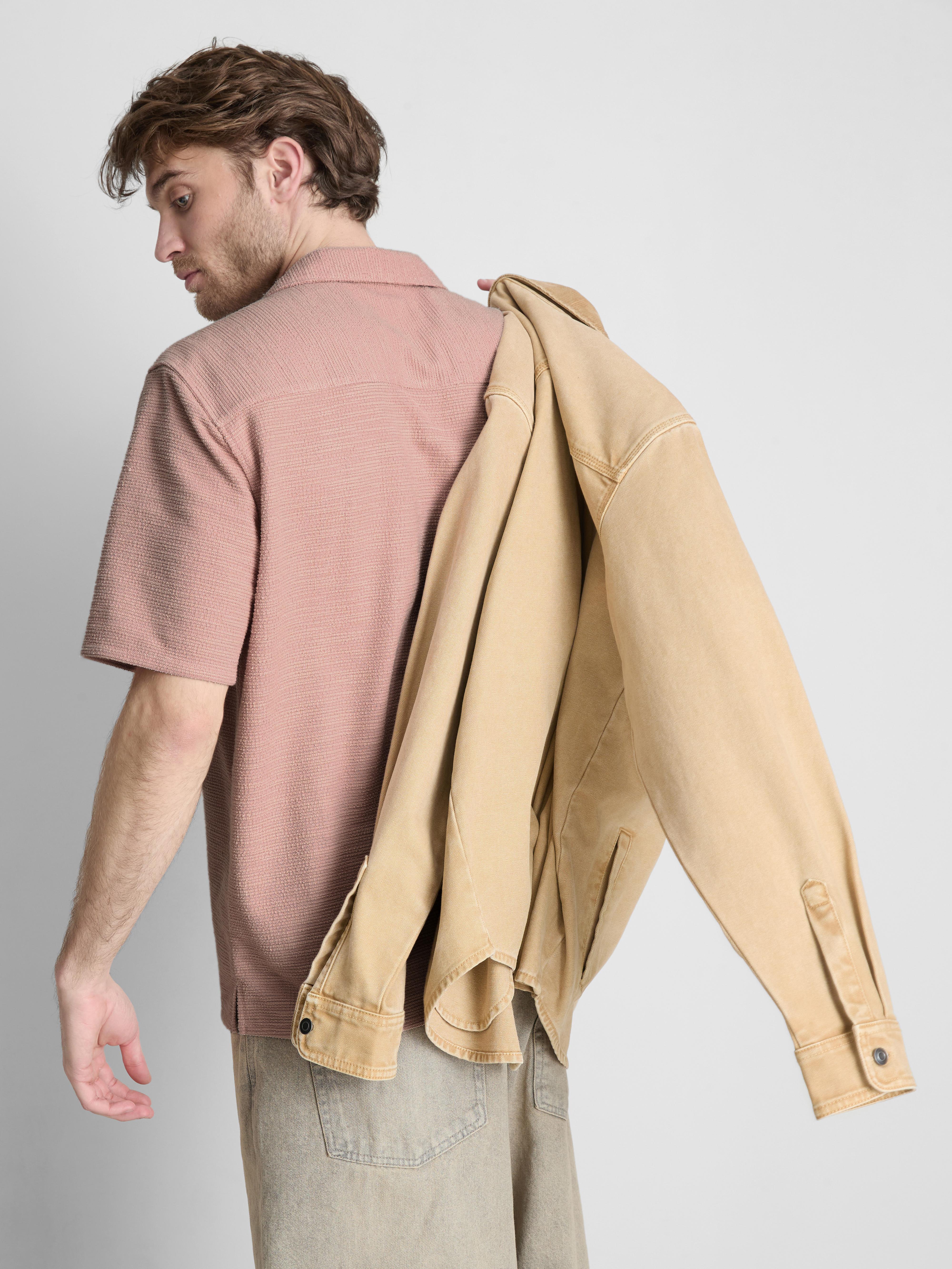 Štruktúrovaná košeľa s krátkym rukávom