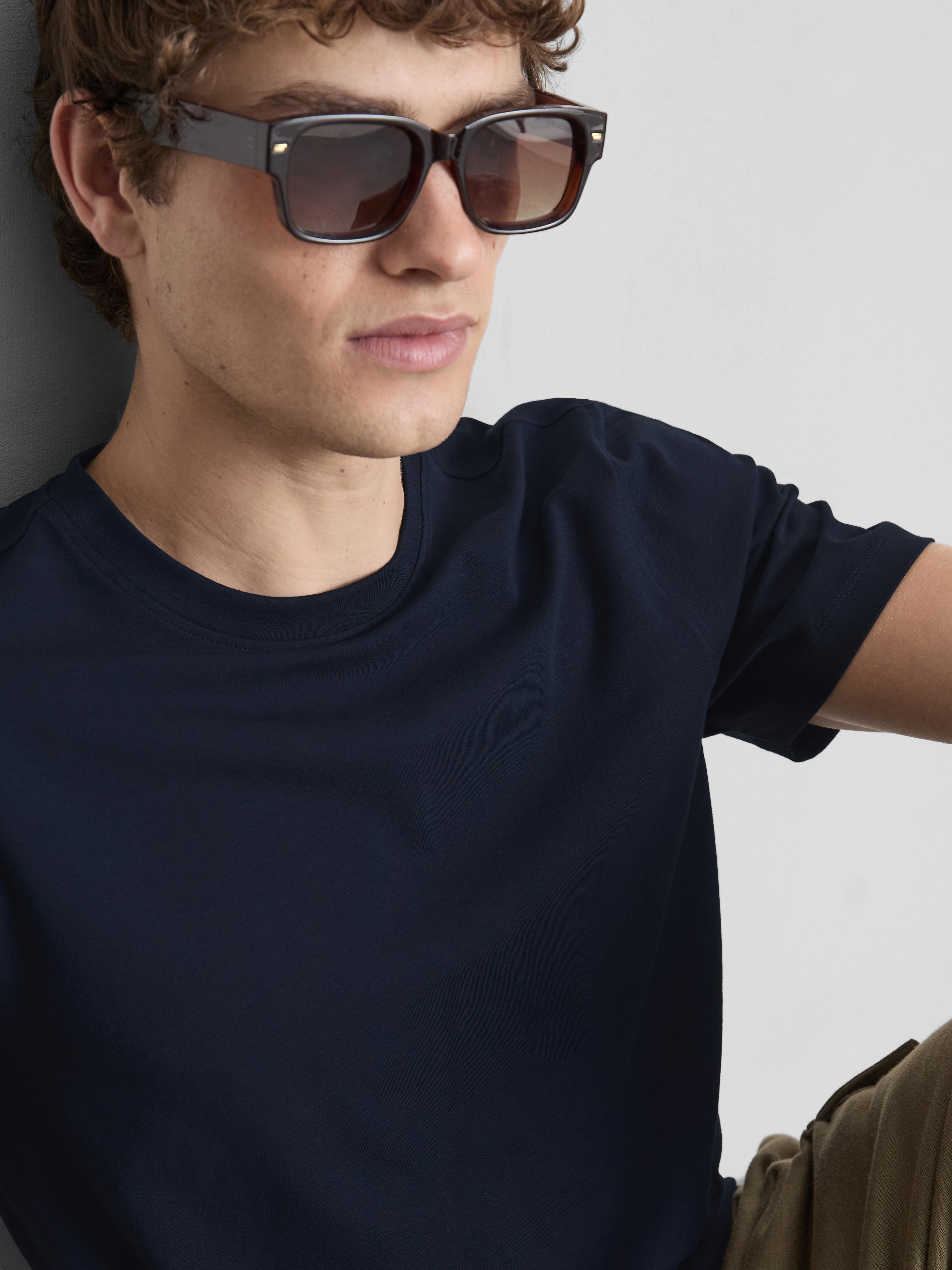 T-shirt coupe slim à manches courtes