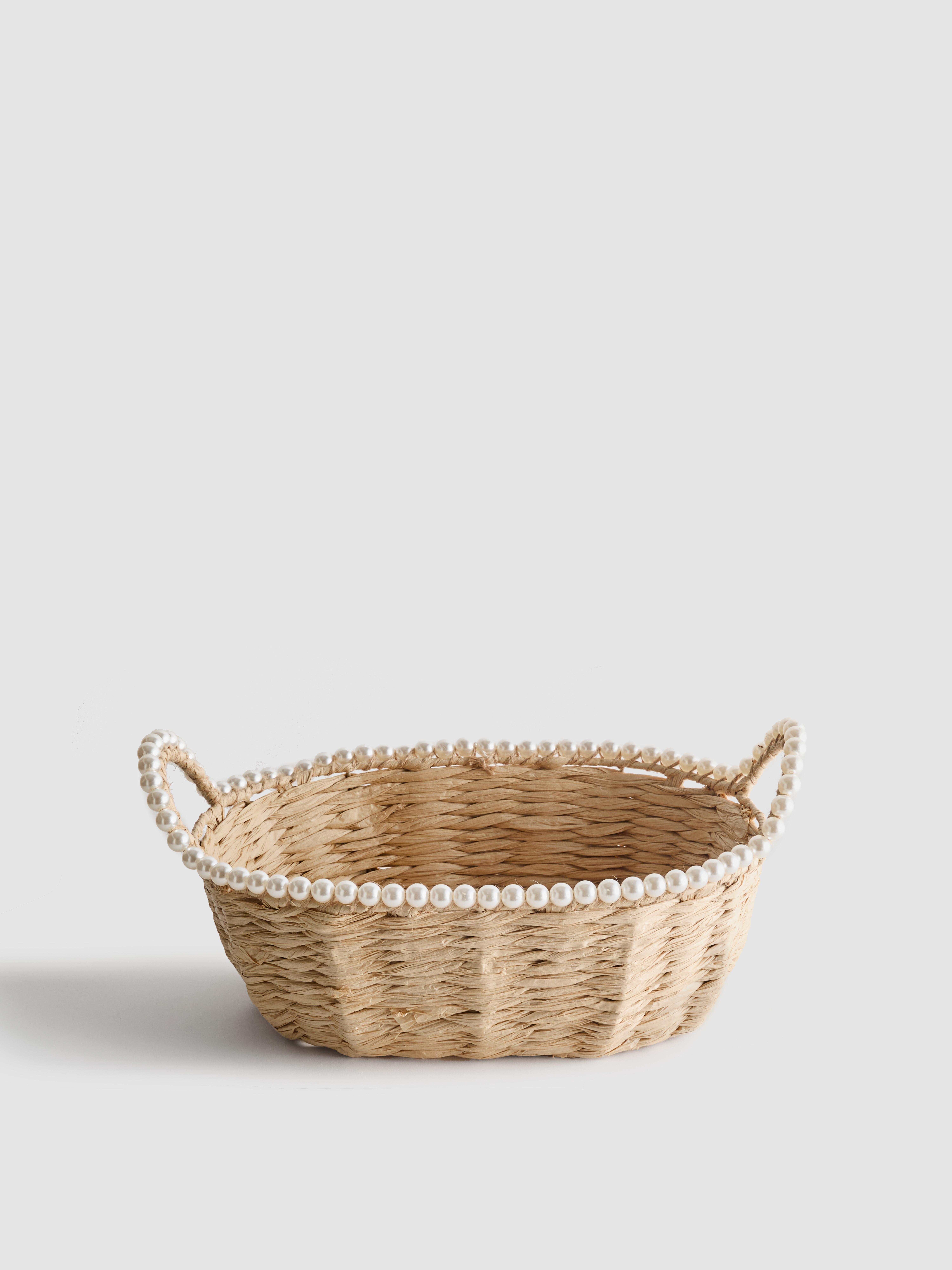 Panier orné de fausses perles