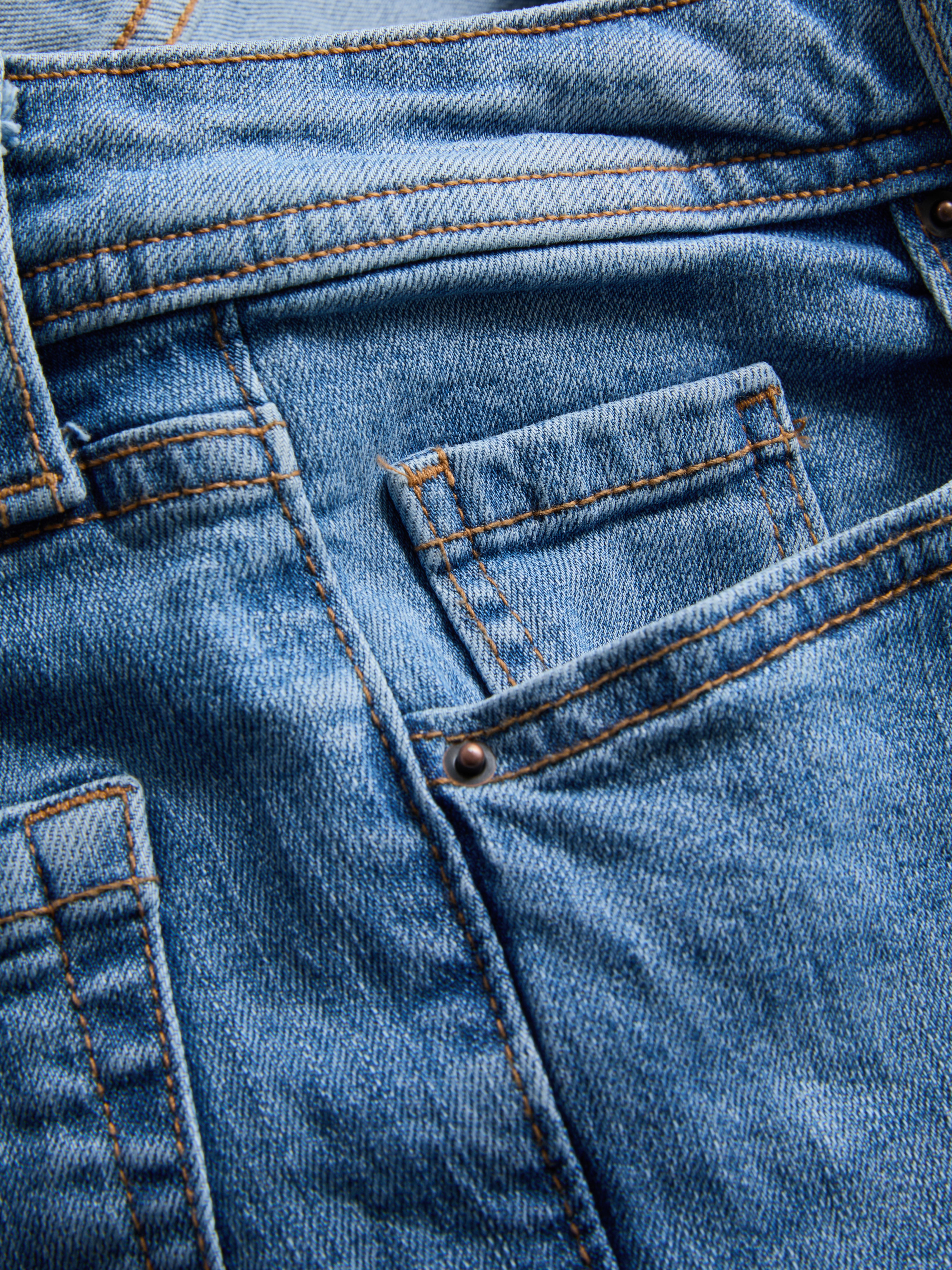 Ausgestellte Jeans aus Baumwoll-Denim mit mittlerer Leibhöhe