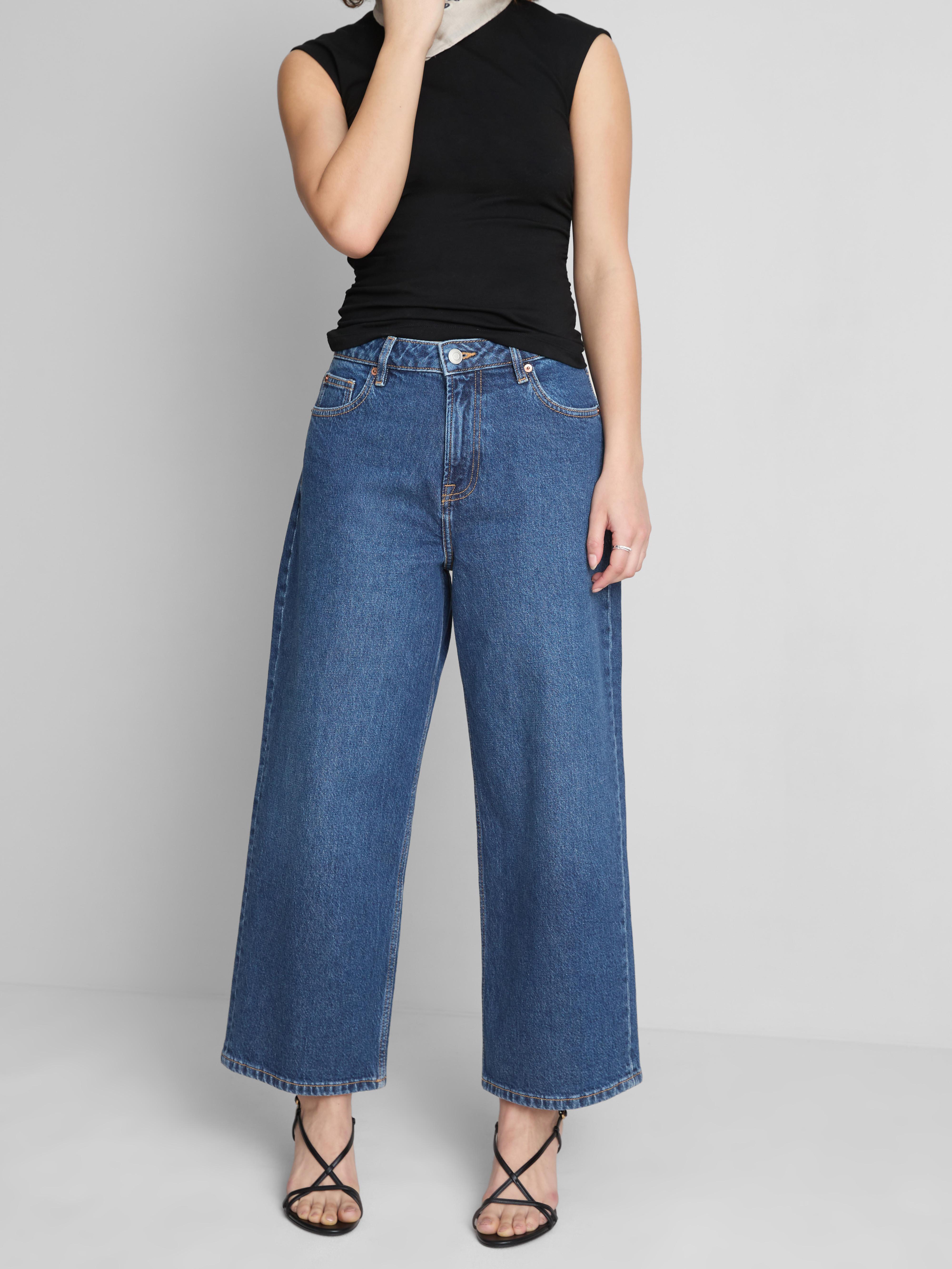 Kurze Jeans mit weitem Bein