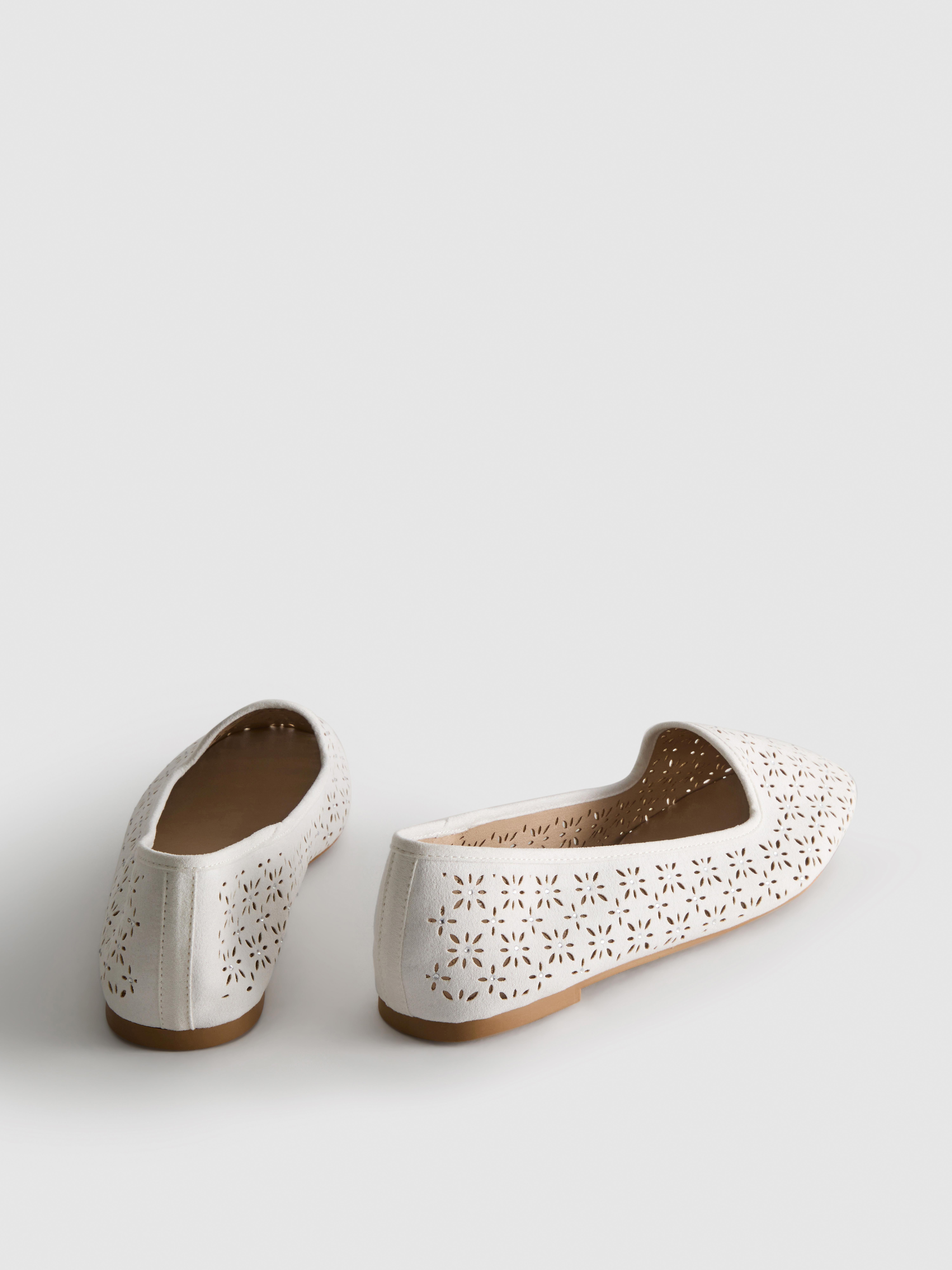 Balerinki z wycięciem