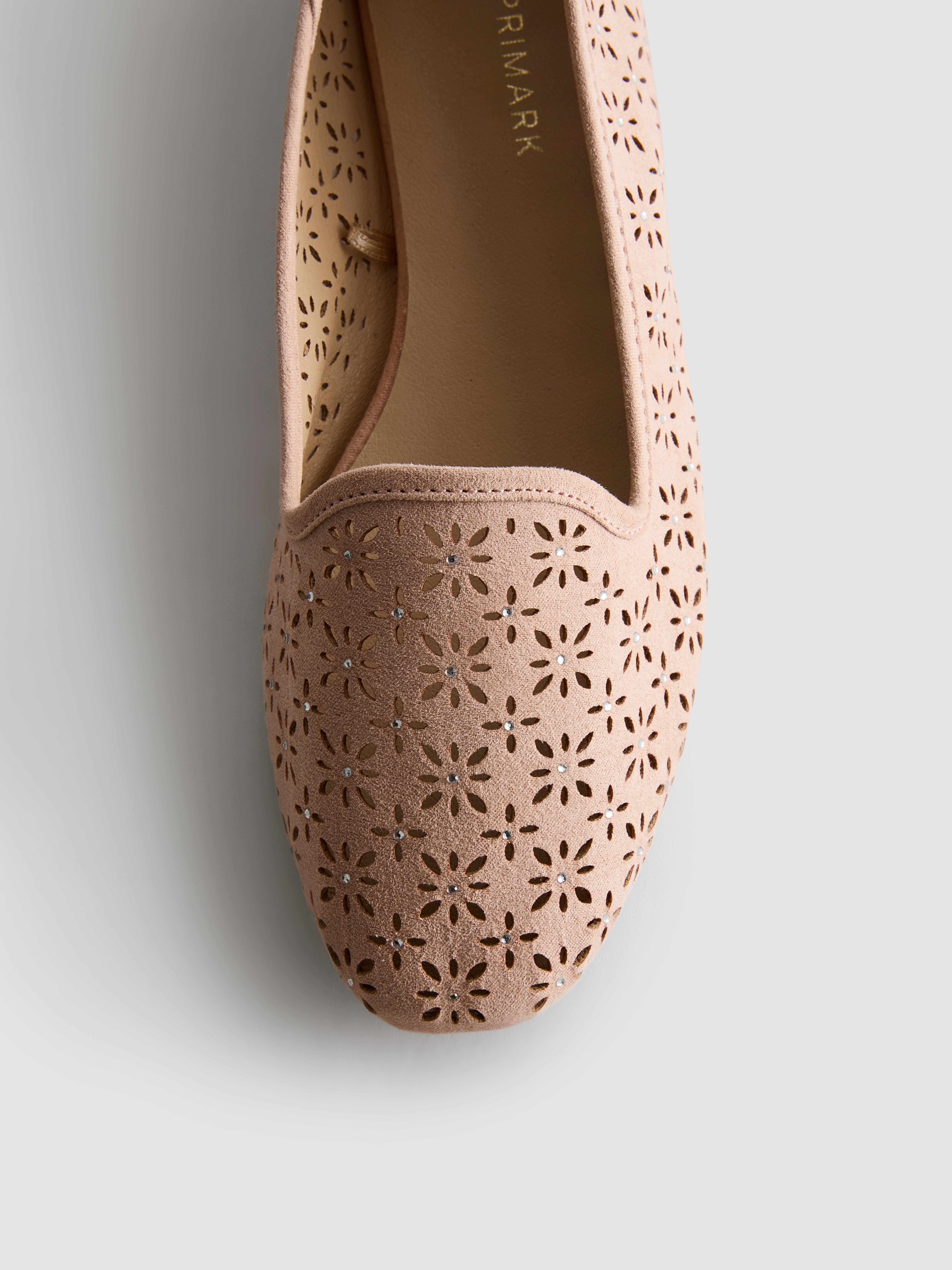 Baleríny s průstřihem bez podpatku