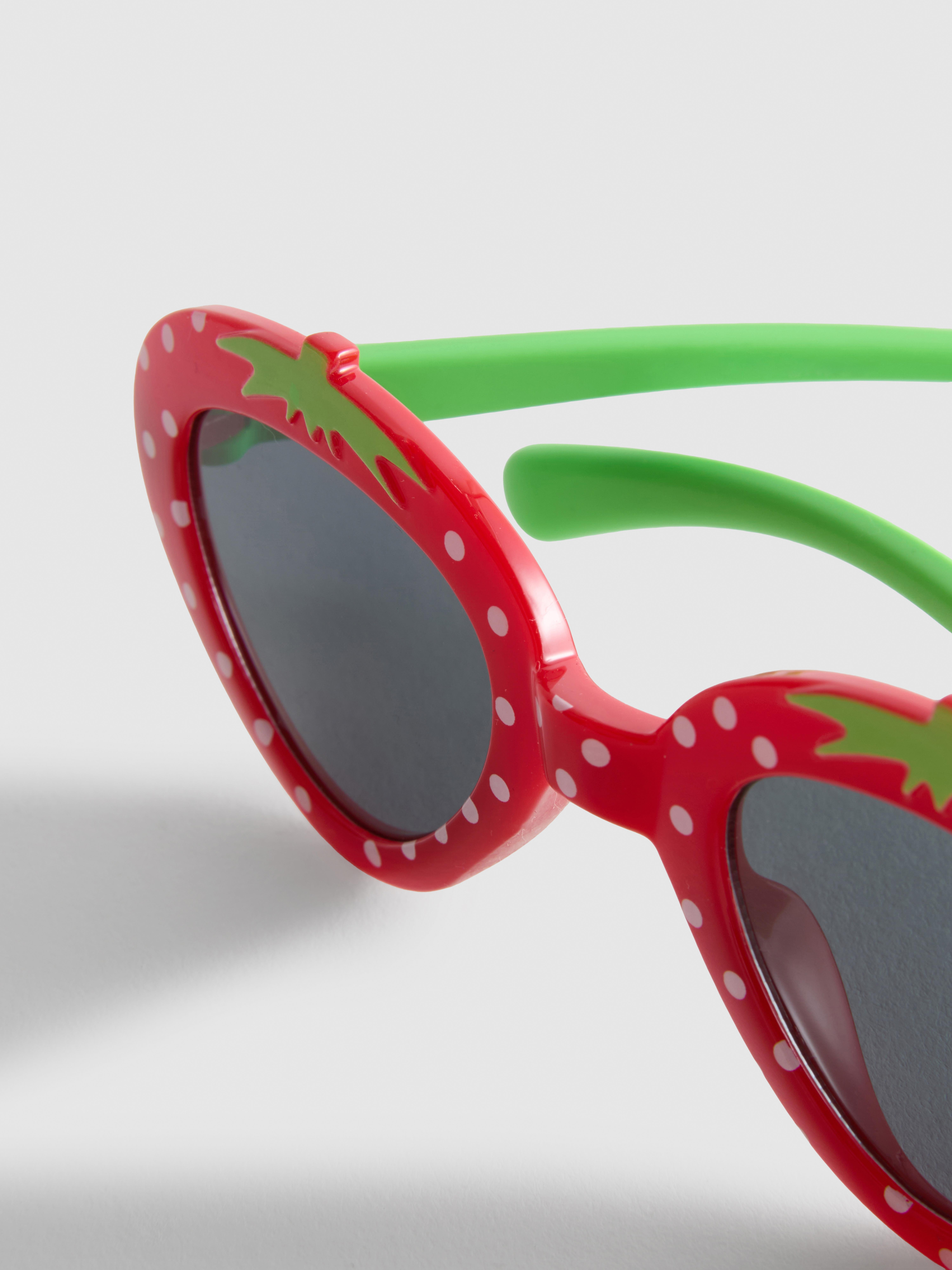 Gafas de sol con montura de fresa