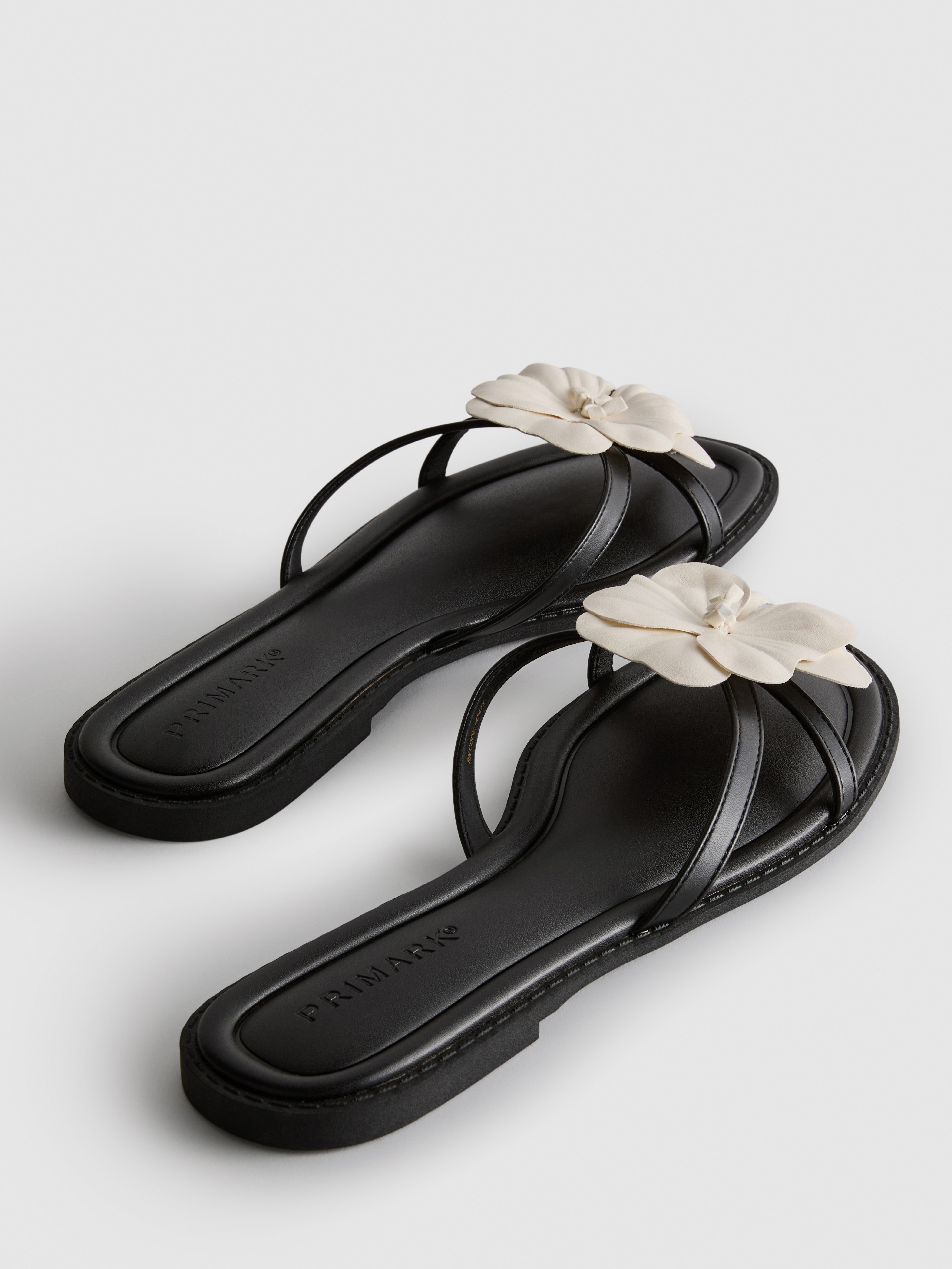 Sandálias abertas flor