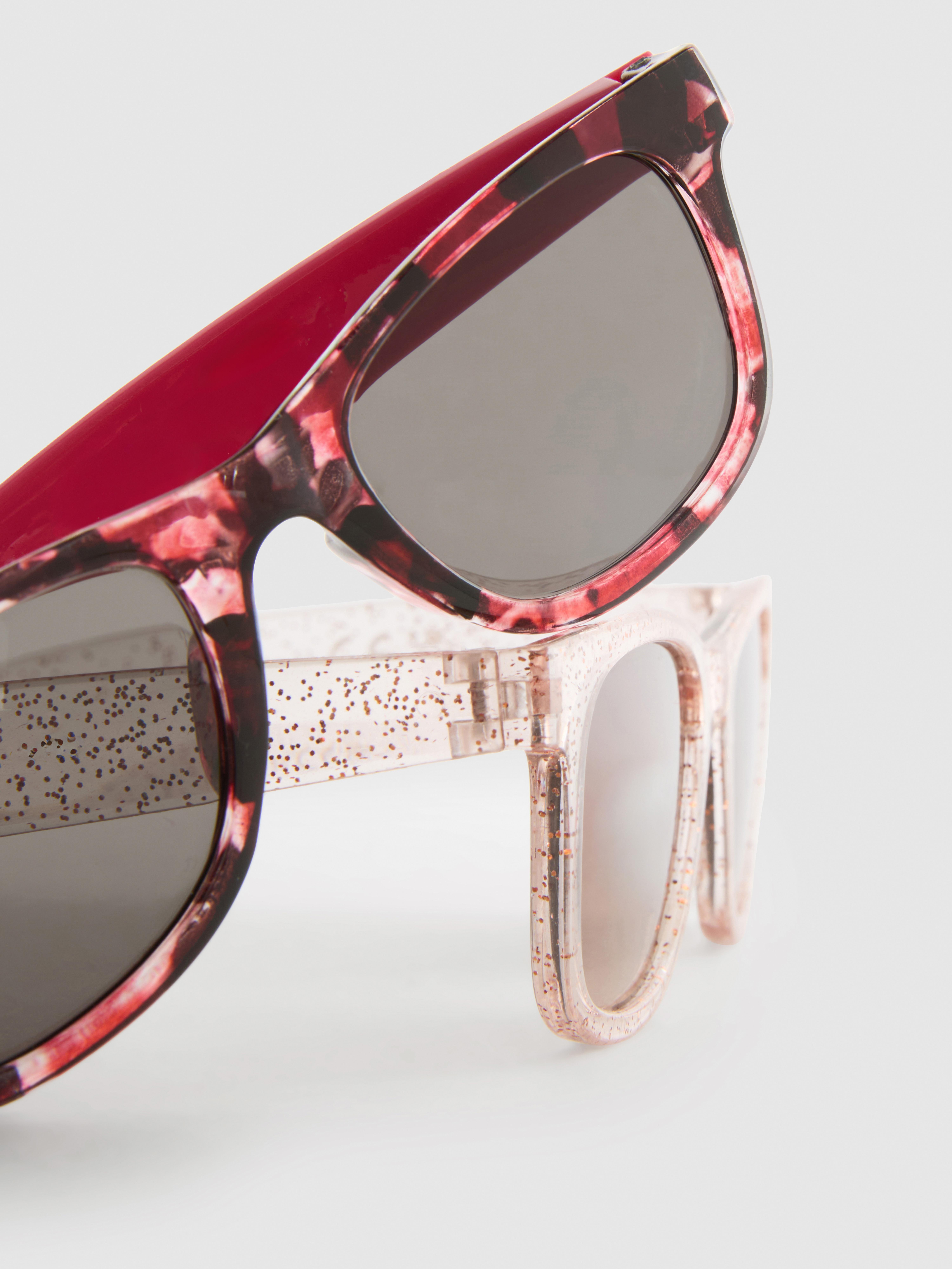 2 perechi de ochelari de soare cu ramă în formă de D