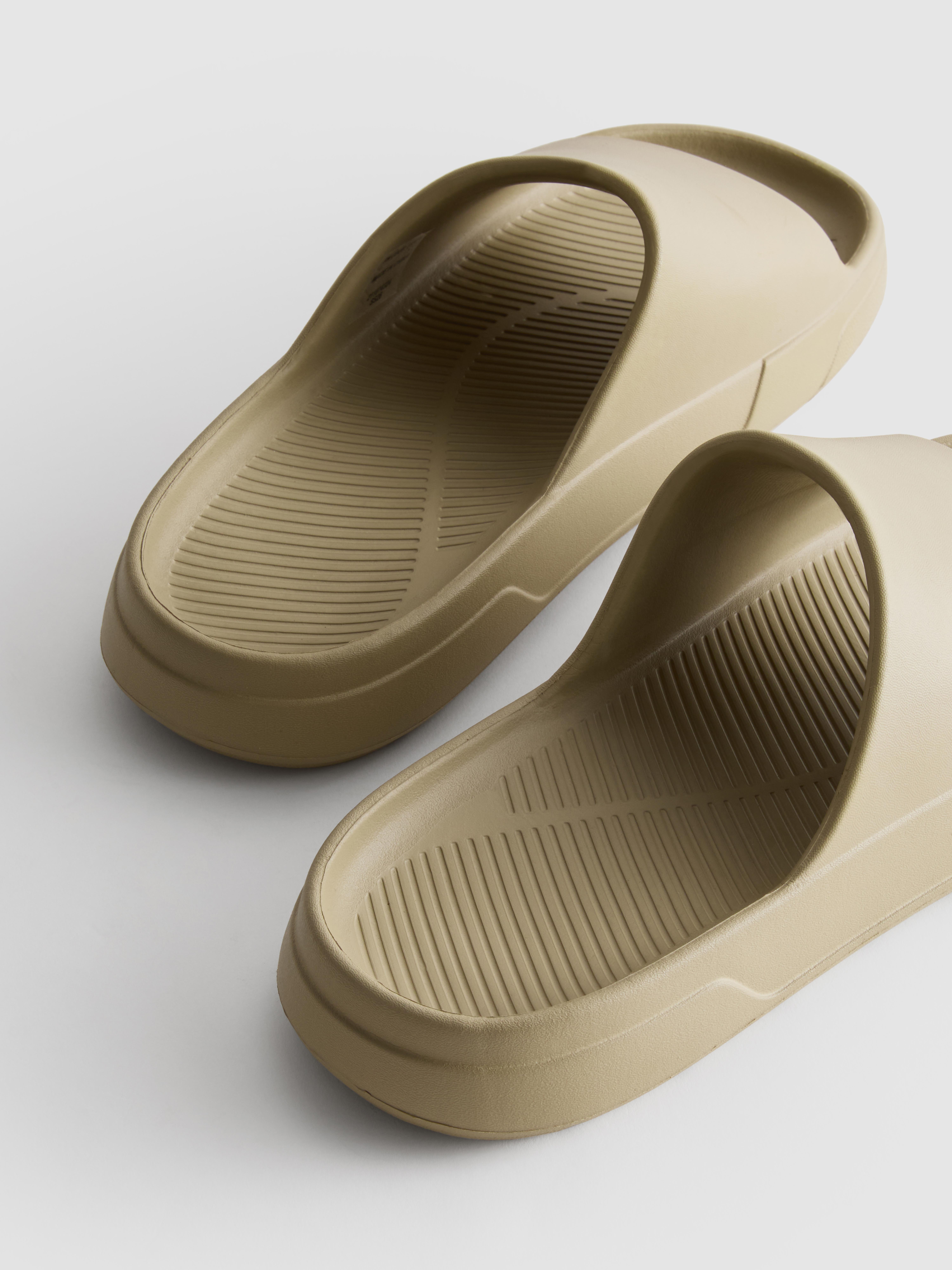 Kapcie na grubej podeszwie