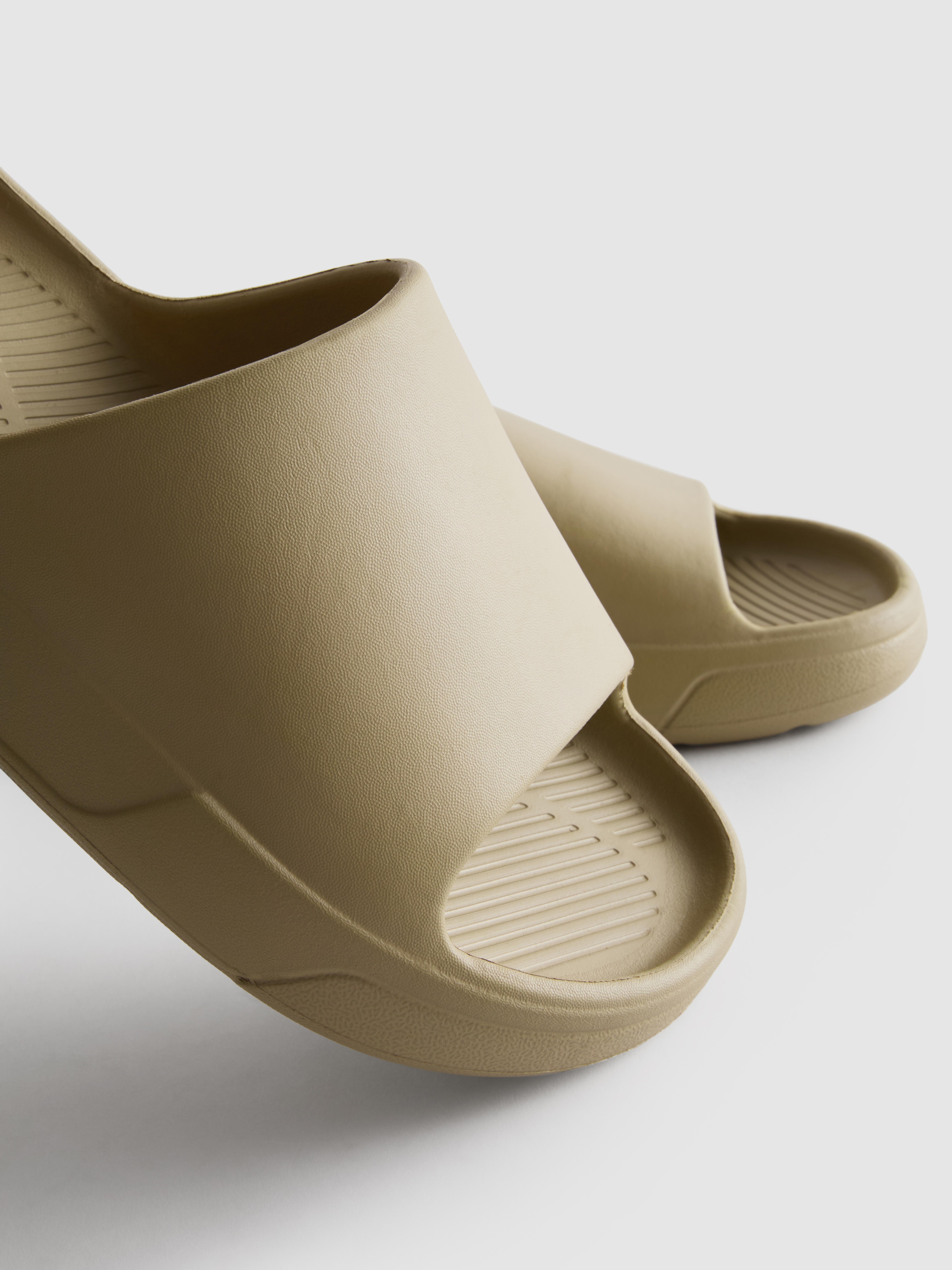 Kapcie na grubej podeszwie