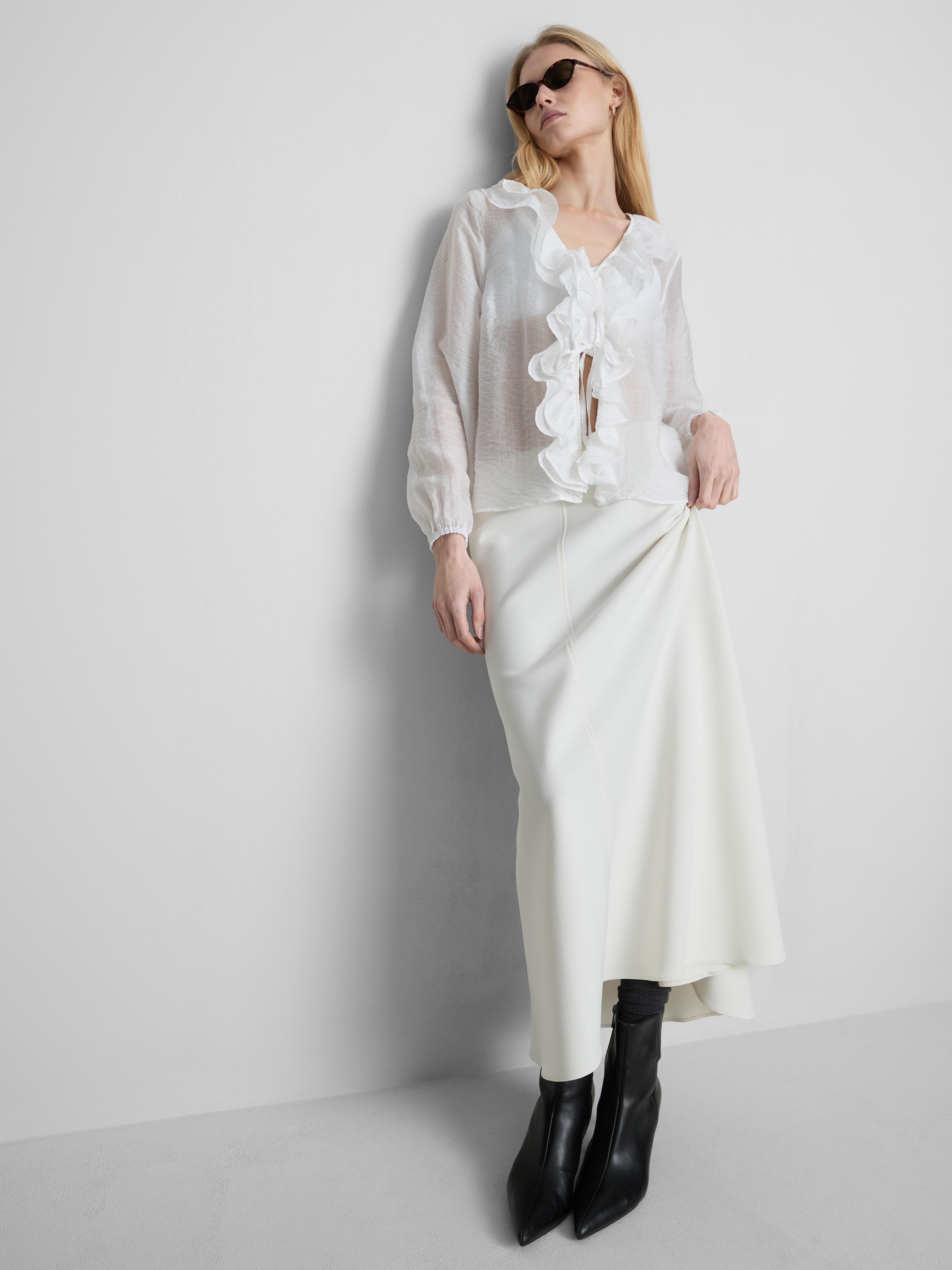 Blusa transparente con volantes