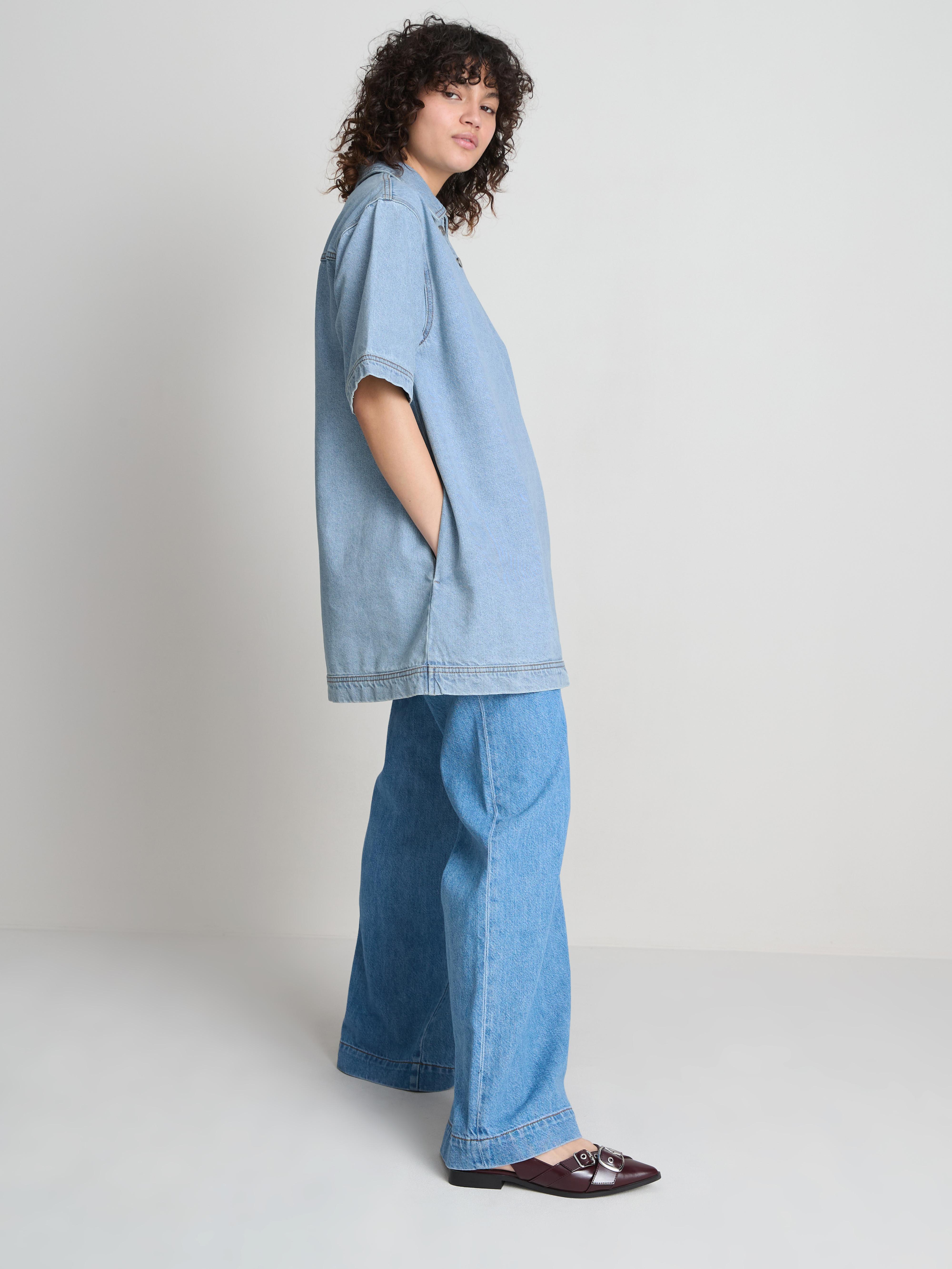 Vestido corto rectangular vaquero con cuello