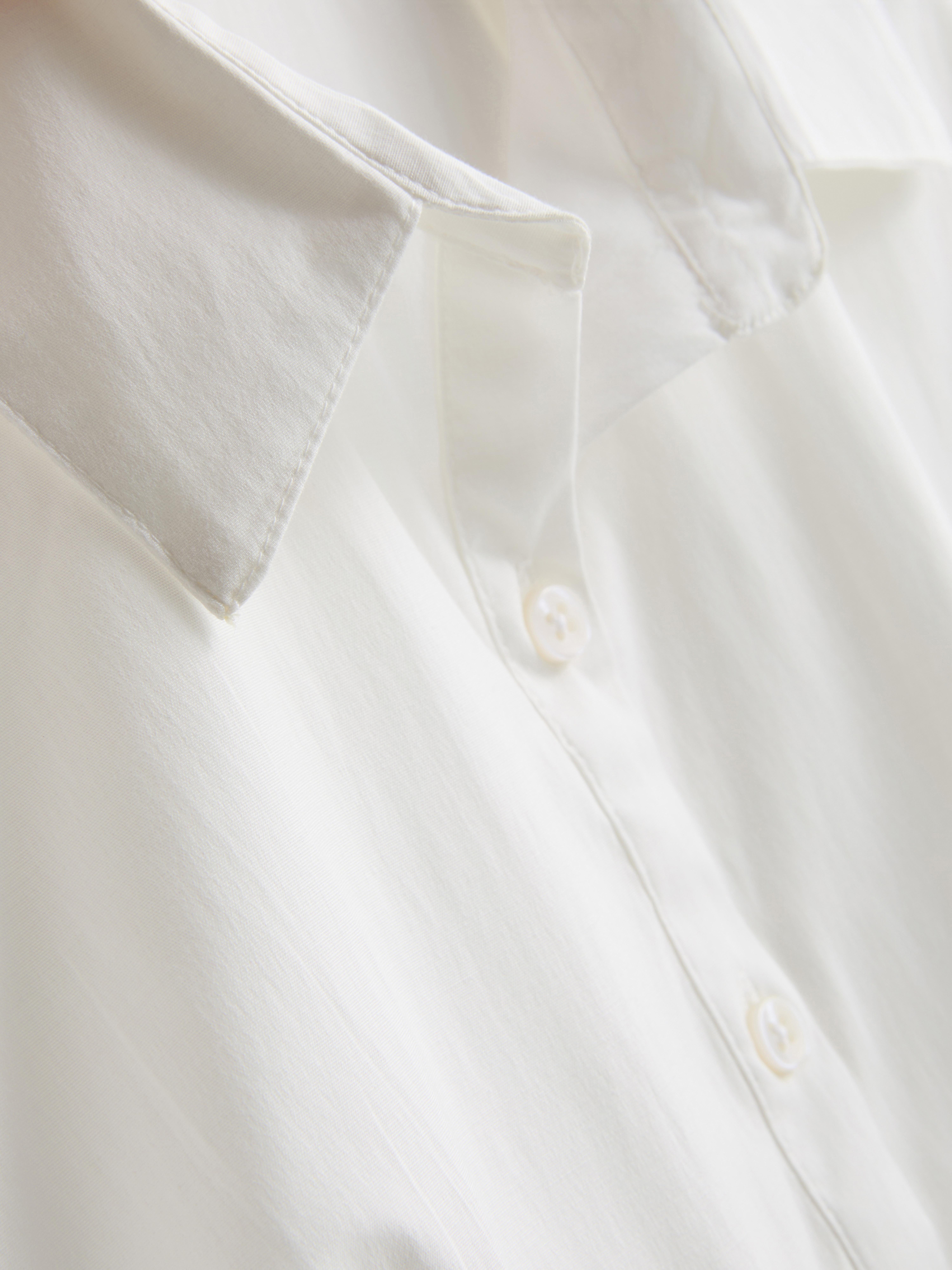 Women's White Cropped Fitted Short-Sleeve Shirt