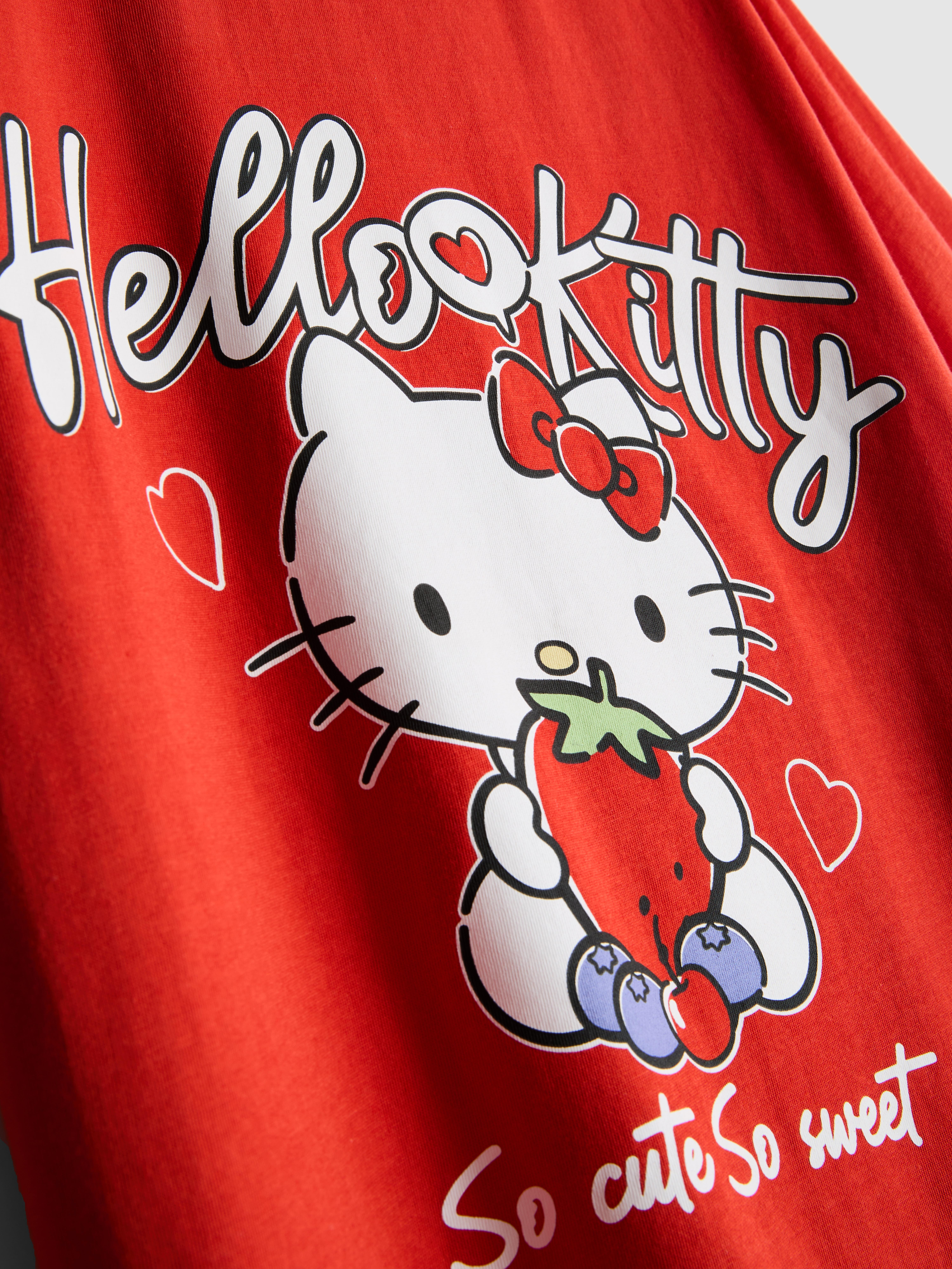 Lässiges „Hello Kitty“ Baumwoll-T-Shirt mit Edrbeer-Print