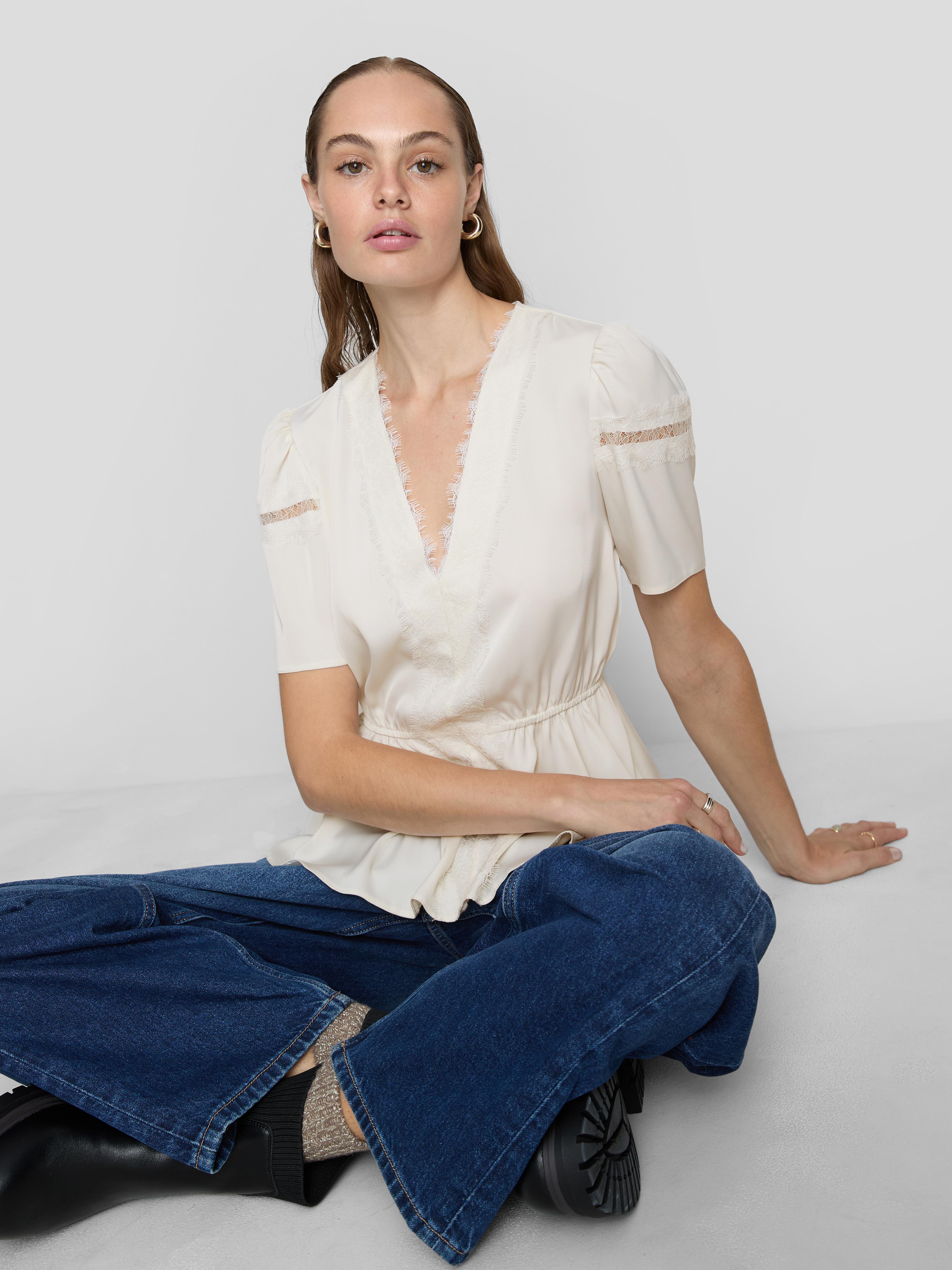 Satijnen blouse met kanten accenten